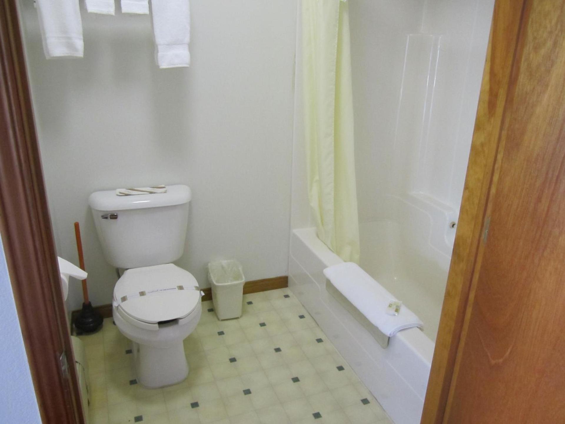Bishops Country Inn Motel photo 8