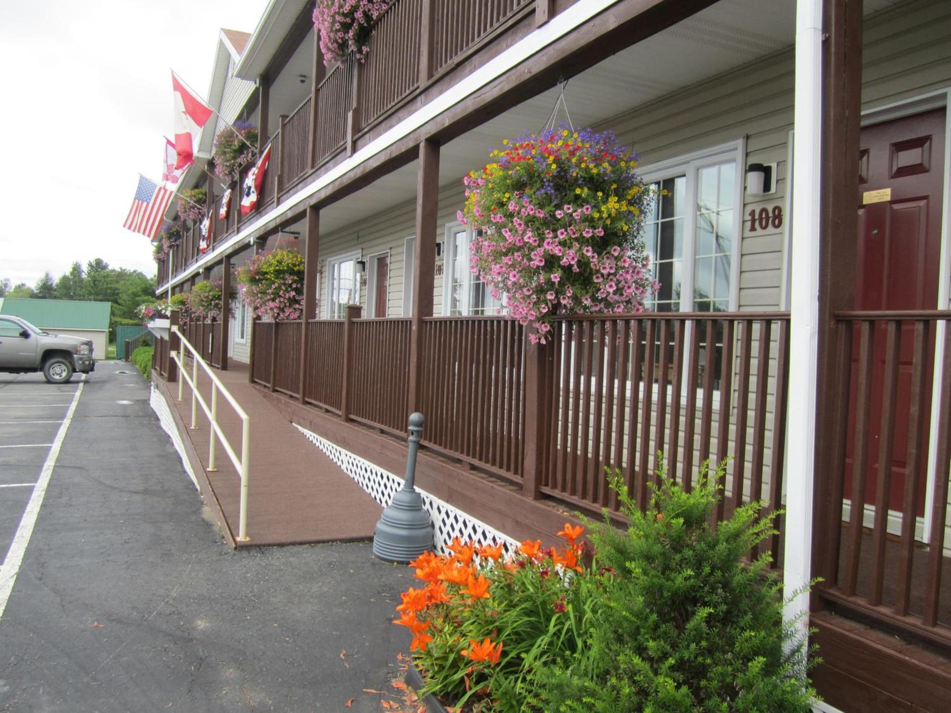 Bishops Country Inn Motel photo 3