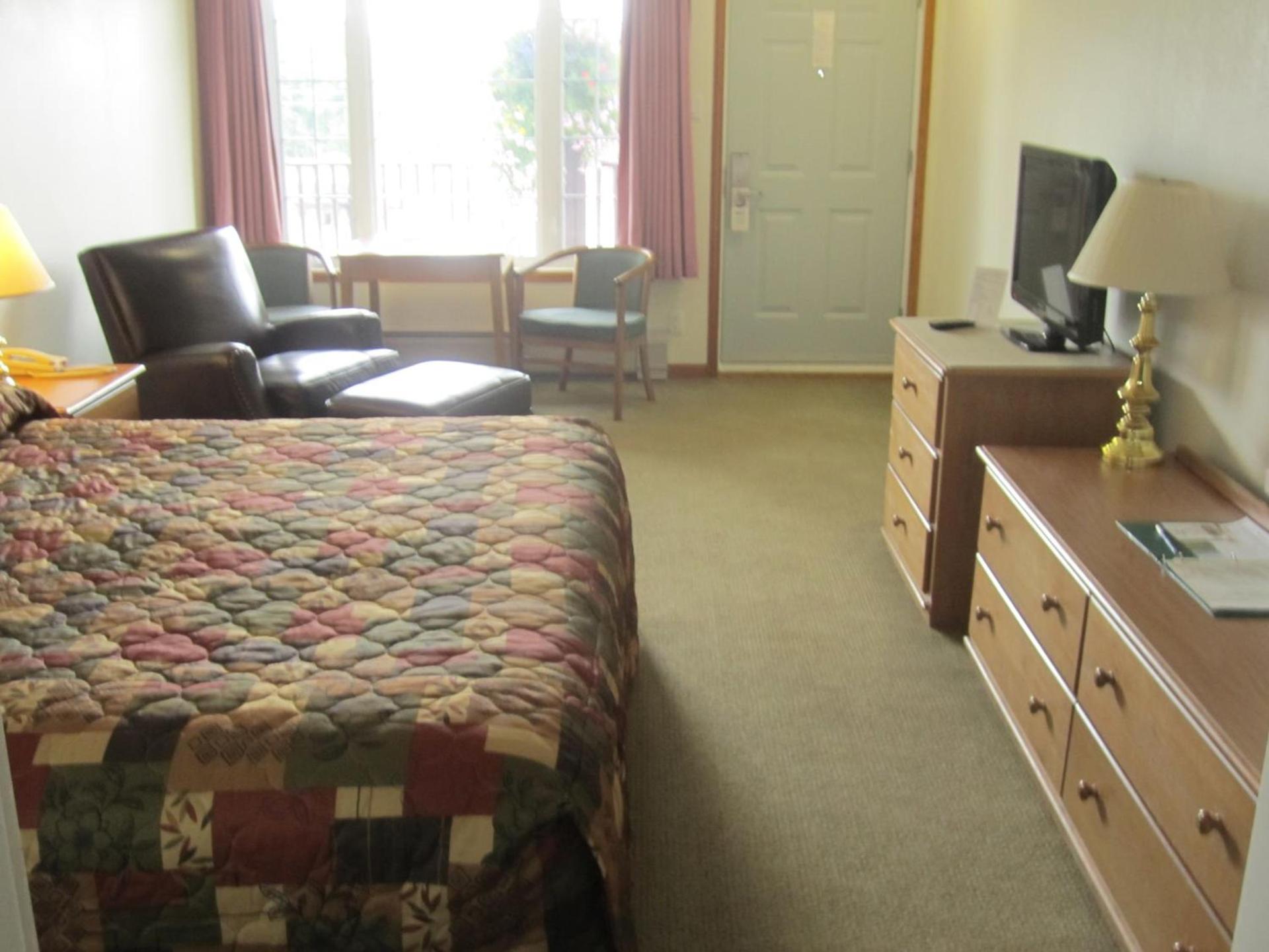 Bishops Country Inn Motel photo 12