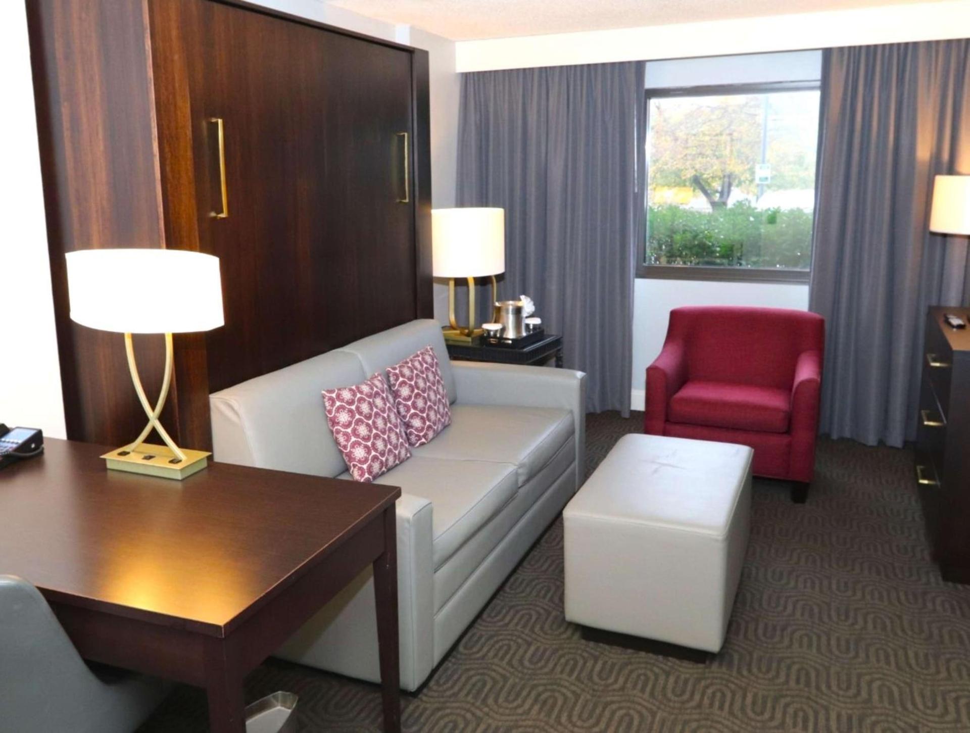 Hilton Suites Brentwood photo 53