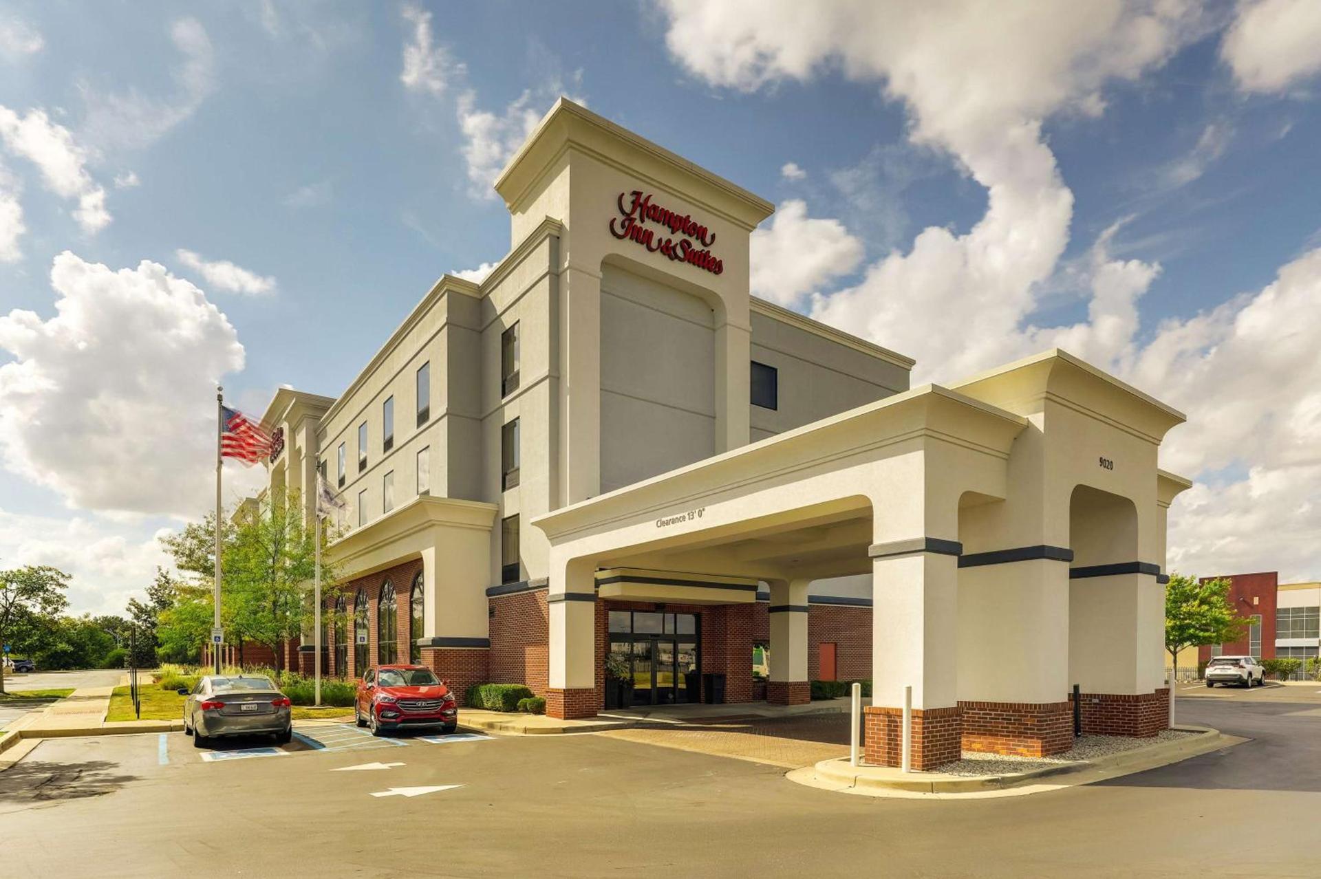Hampton Inn & Suites Indianapolis-Airport photo 1