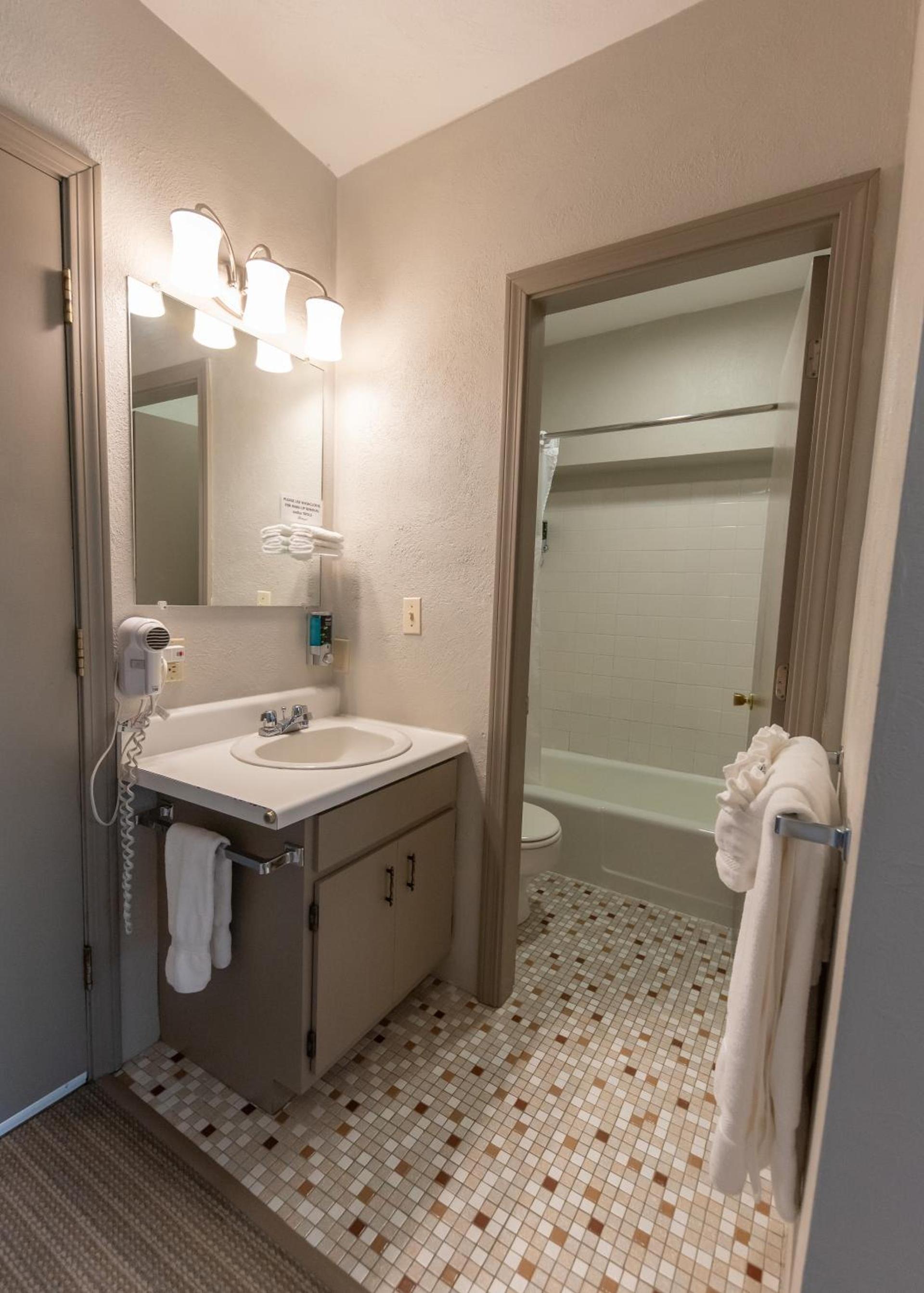 Sugarloaf Inn photo 84