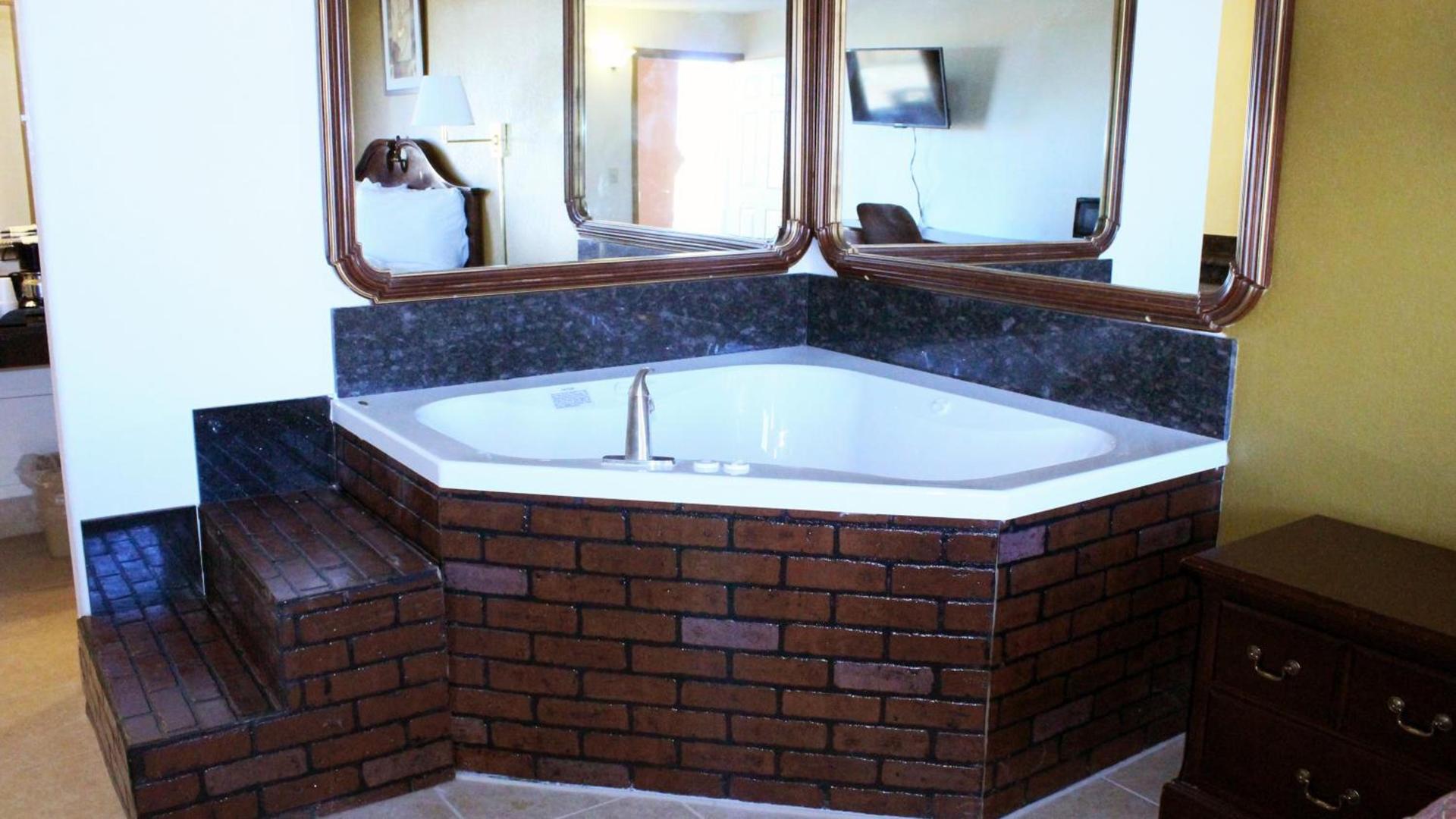 Royal Inn & Suites photo 3