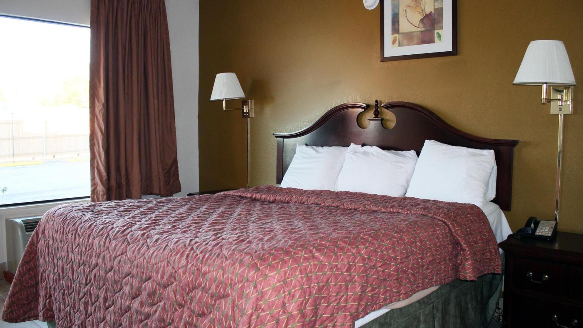 Royal Inn & Suites photo 9