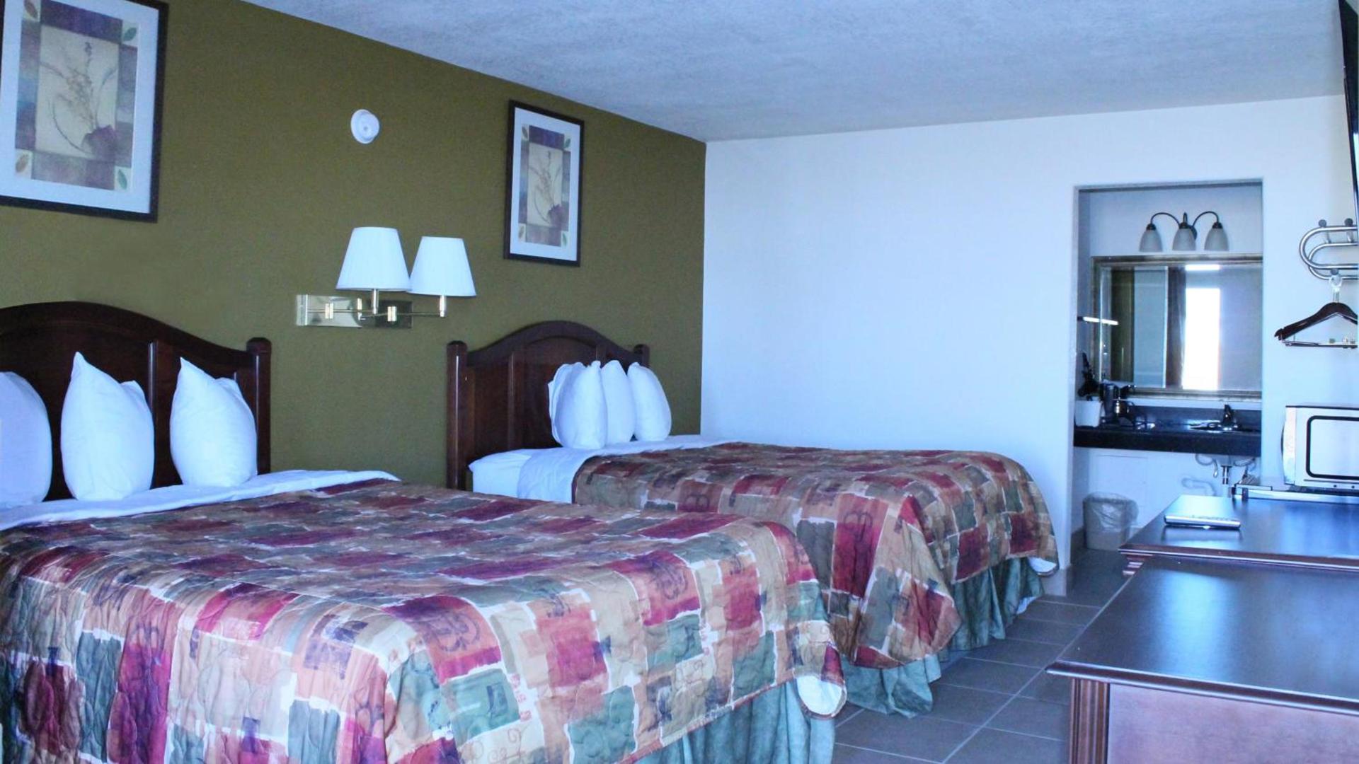 Royal Inn & Suites photo 11