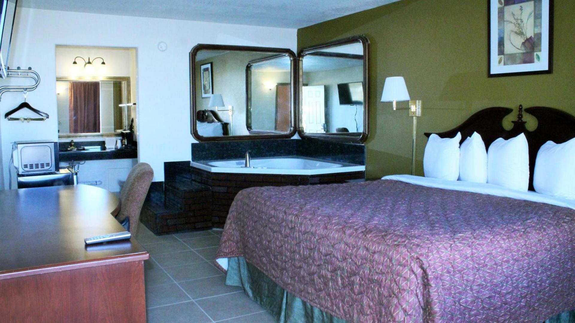 Royal Inn & Suites photo 8