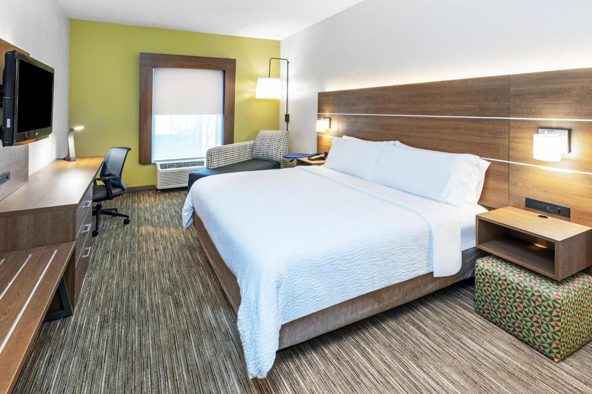 Holiday Inn Express & Suites Sulphur - Lake Charles by IHG photo 81