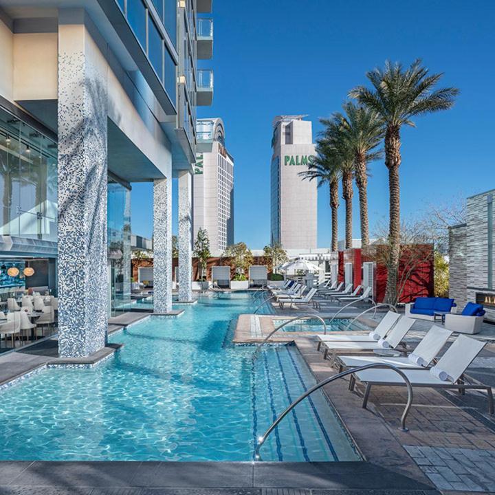 Luxury Hotel Suite With Private Strip View Balcony photo 2