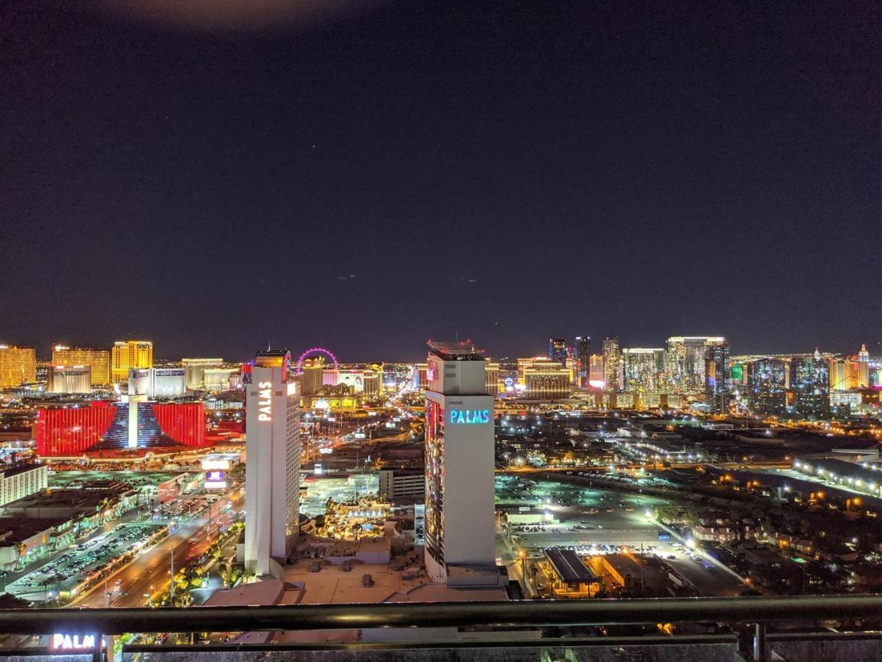Luxury Hotel Suite With Private Strip View Balcony photo 14