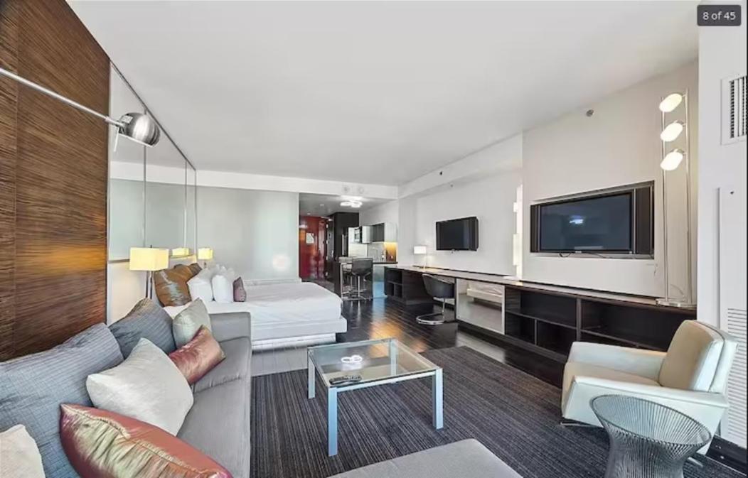 Luxury Hotel Suite With Private Strip View Balcony photo 18