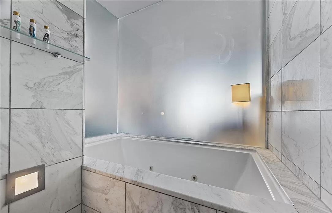Luxury Hotel Suite With Private Strip View Balcony photo 7