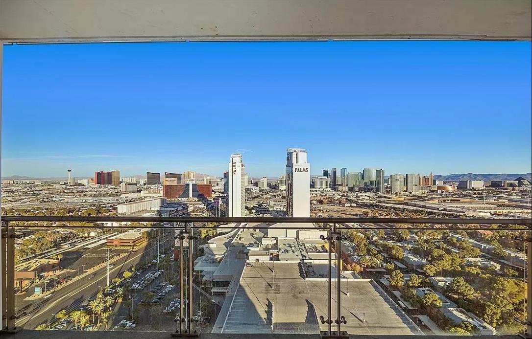 Luxury Hotel Suite With Private Strip View Balcony photo 12
