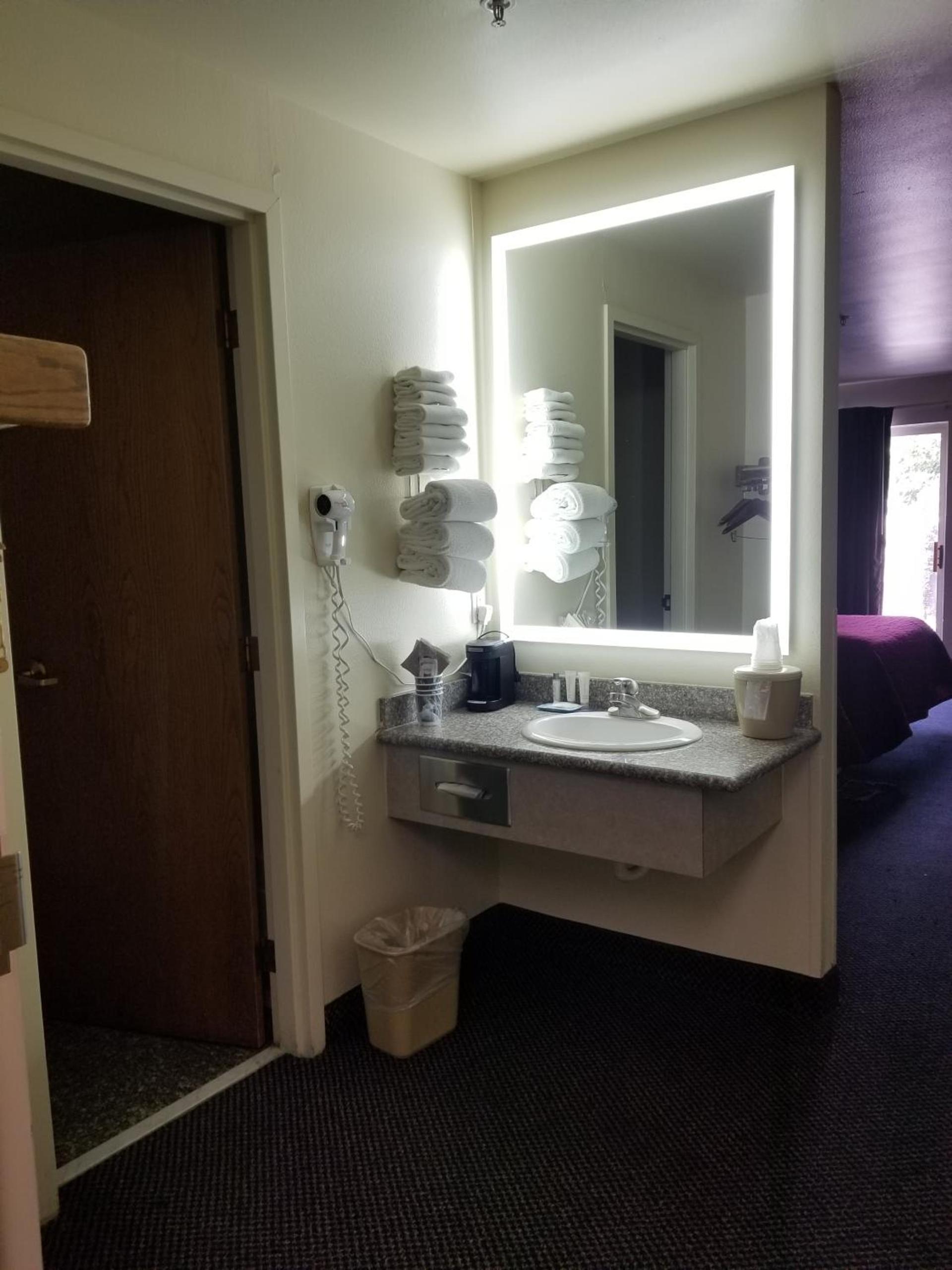 Cedars Inn photo 12