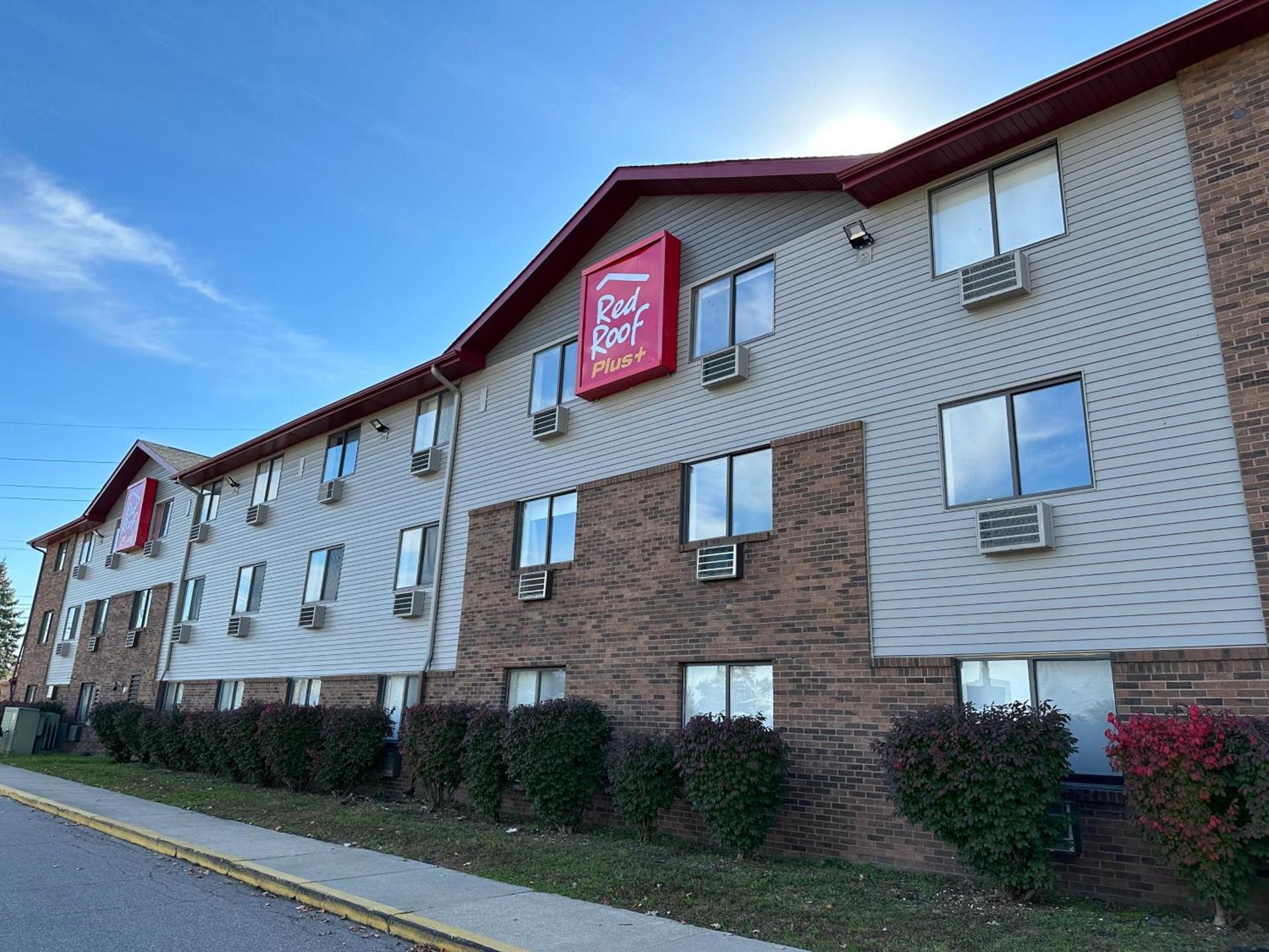 Red Roof Inn PLUS Belleville photo 3