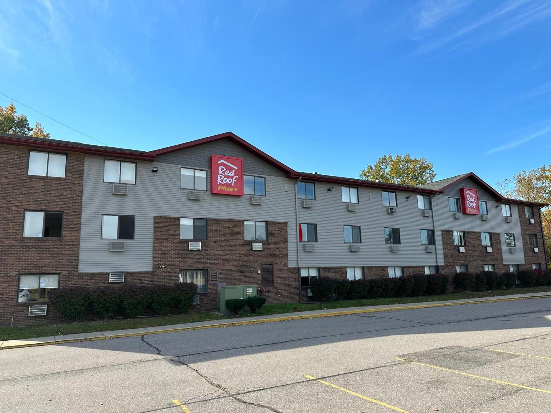 Red Roof Inn PLUS Belleville photo 8