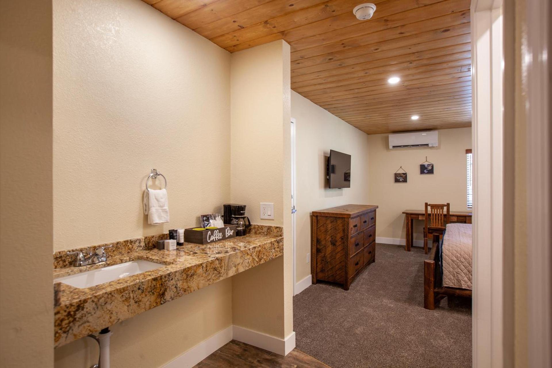 Tahquitz Pines Retreat photo 11