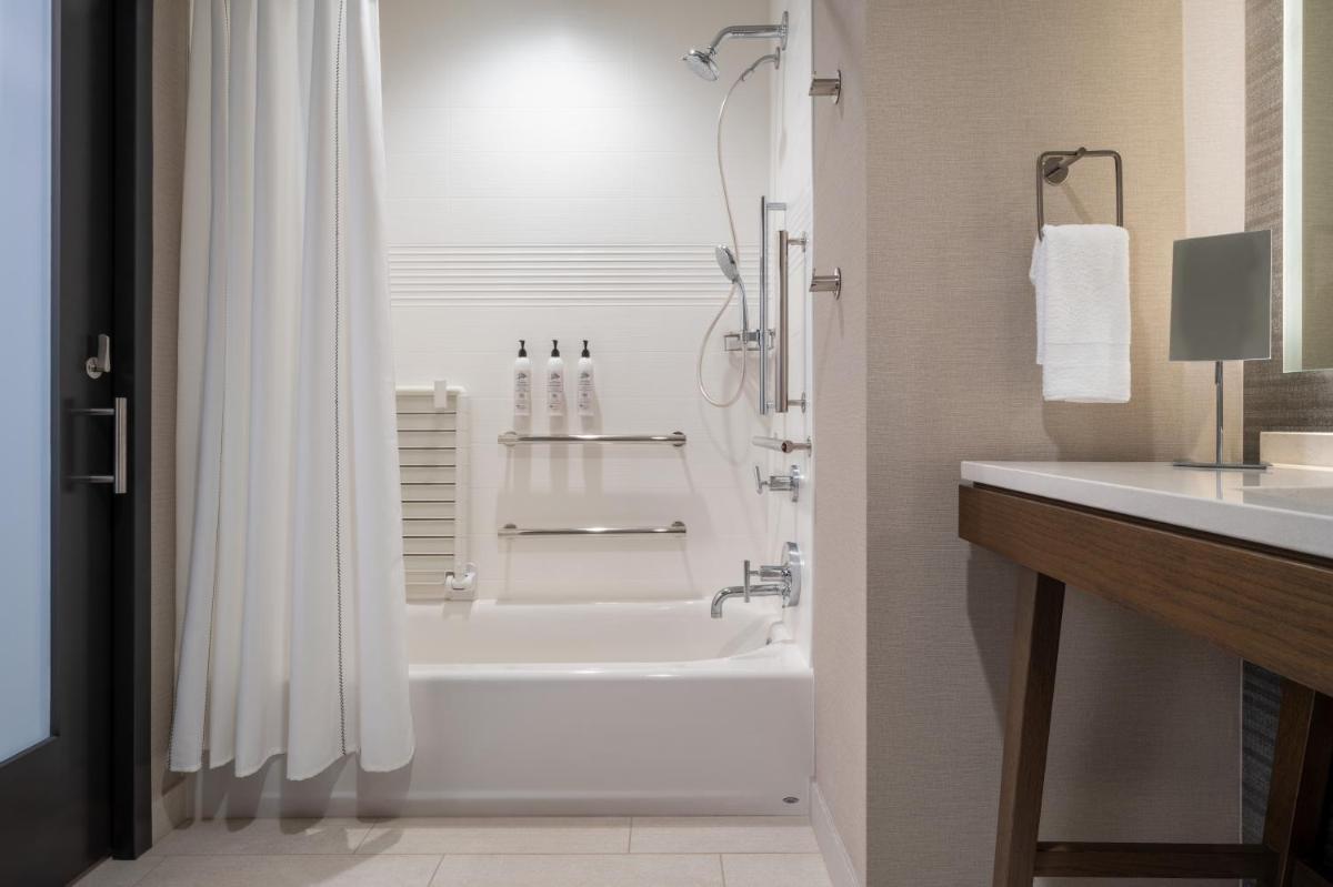 Delta Hotels by Marriott Wichita Falls Convention Center photo 4