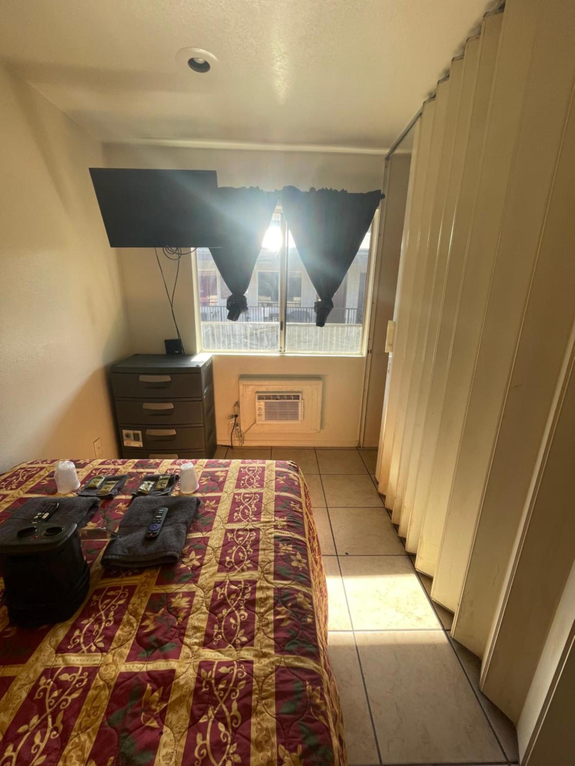 Crown Inn & Suites photo 48