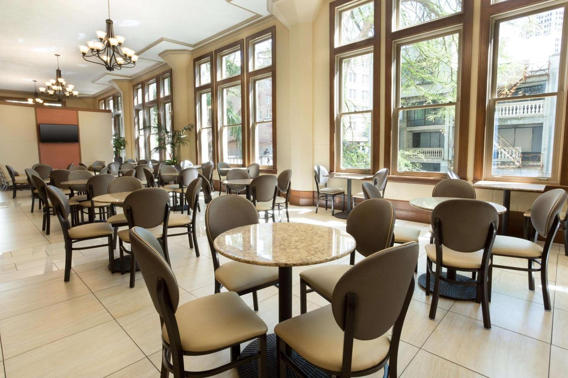 Drury Inn & Suites San Antonio Riverwalk photo 8