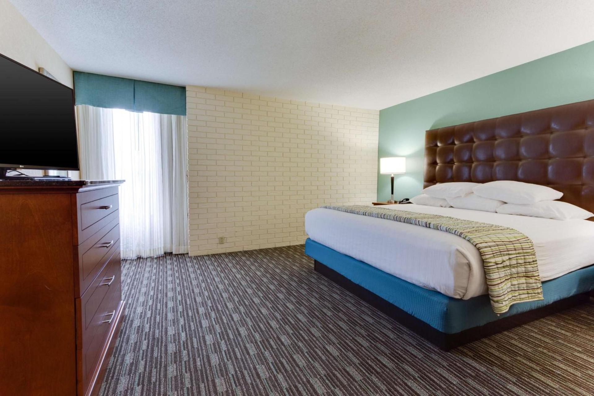 Drury Inn & Suites Birmingham Grandview photo 16