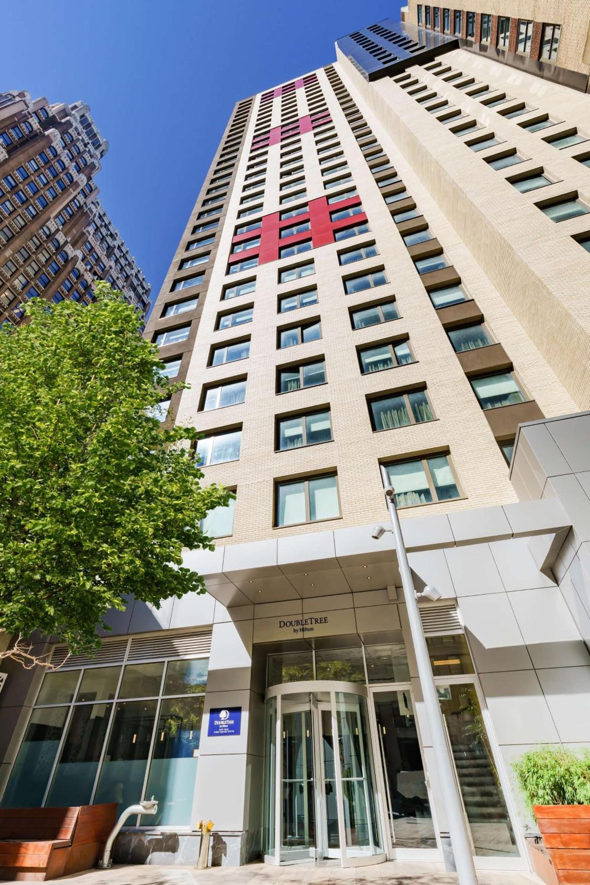 DoubleTree by Hilton New York Times Square South photo 3