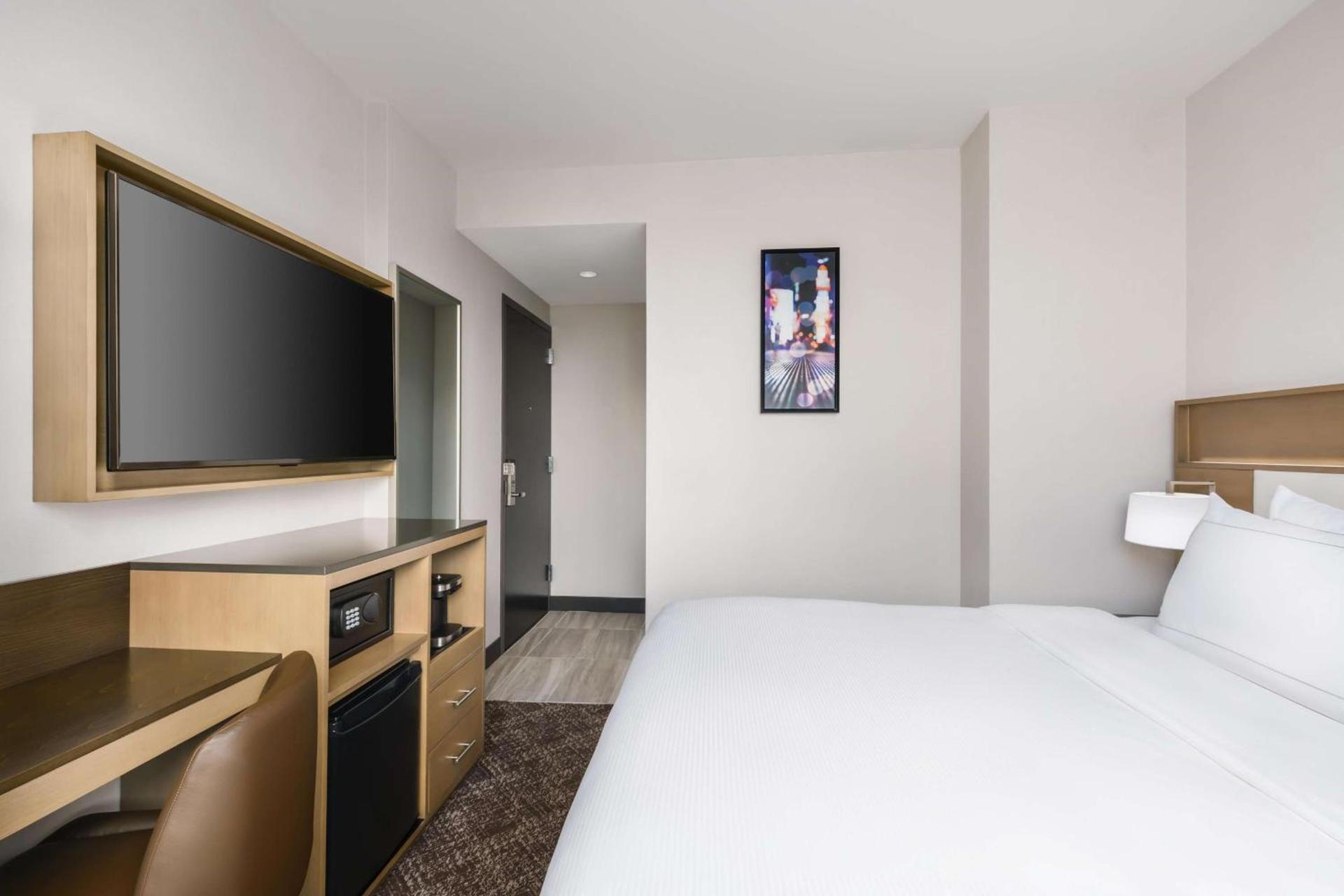 DoubleTree by Hilton New York Times Square South photo 14