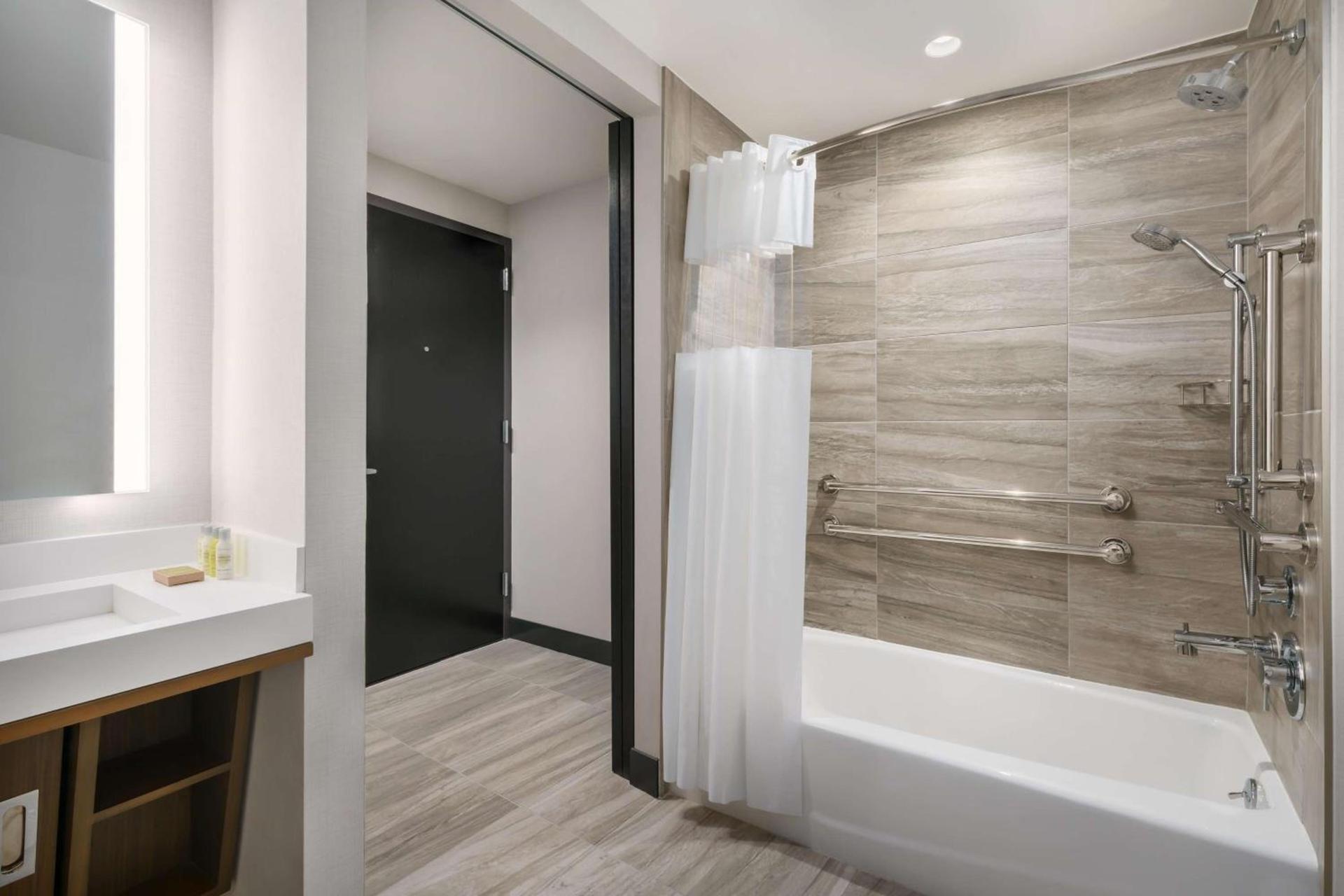 DoubleTree by Hilton New York Times Square South photo 16