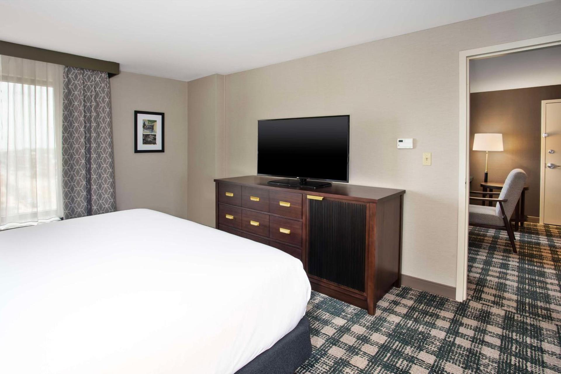 DoubleTree by Hilton Lansing photo 21