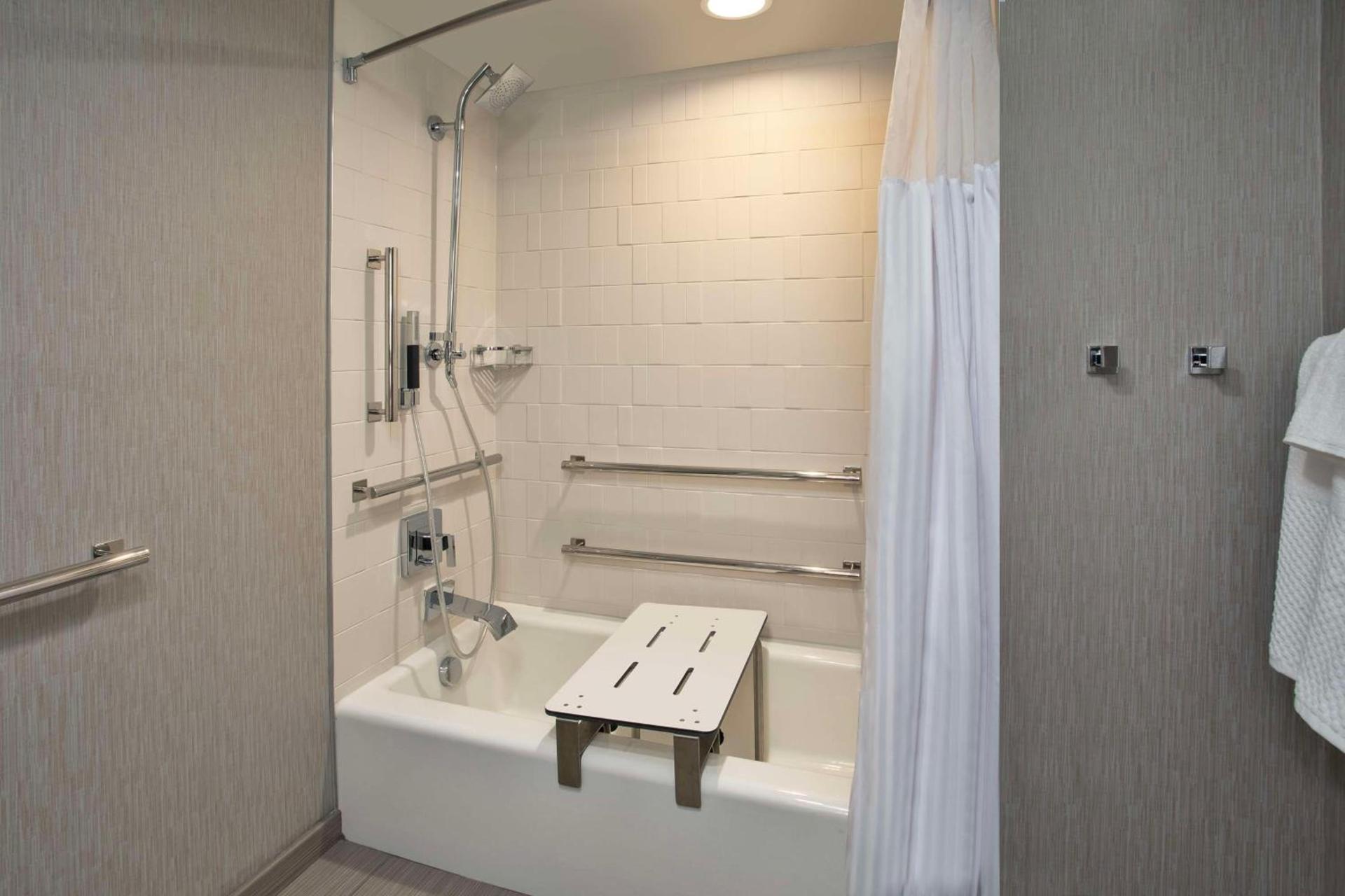DoubleTree by Hilton Lansing photo 23