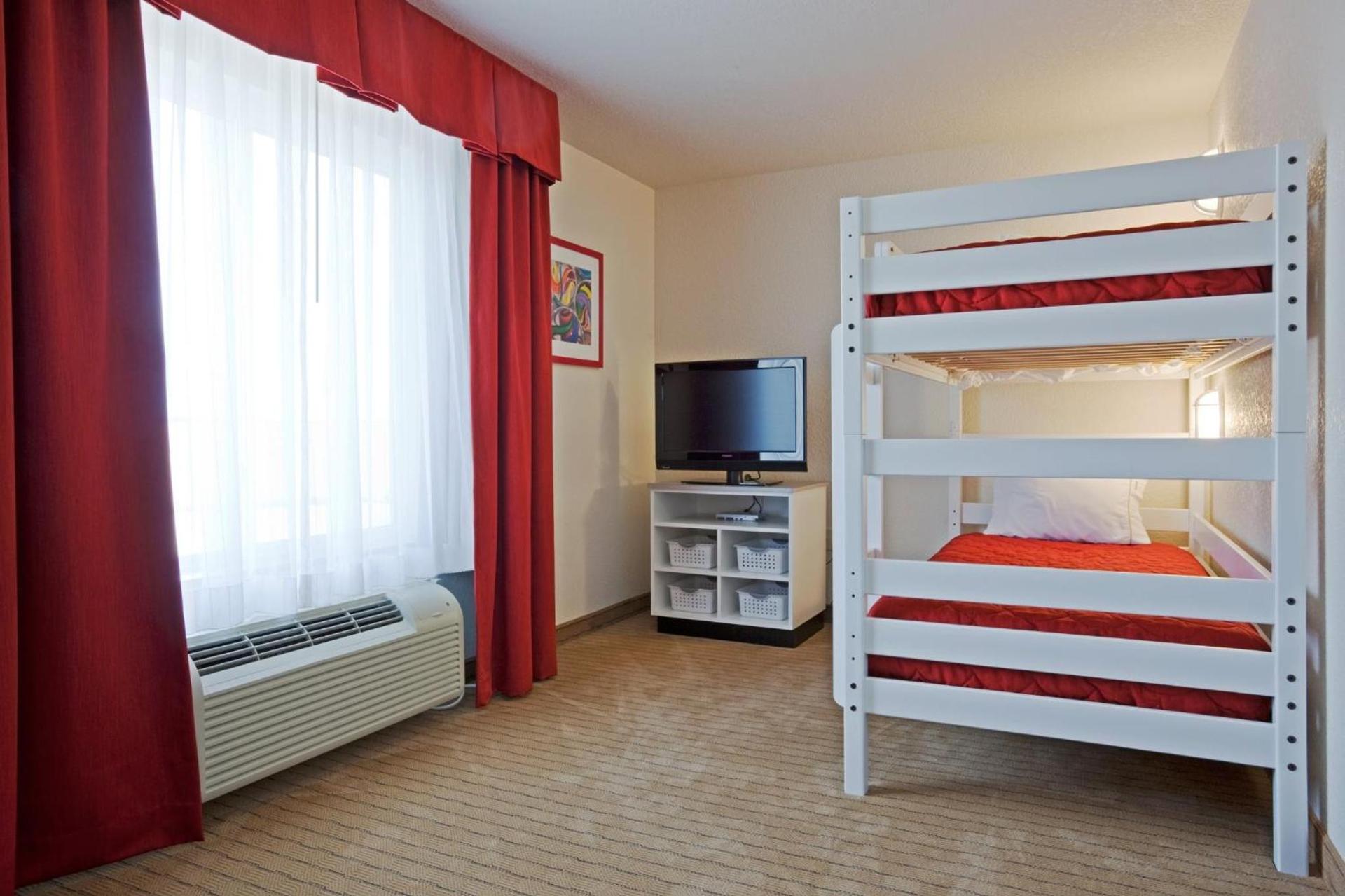 Holiday Inn Express Hotel & Suites Antigo by IHG photo 16