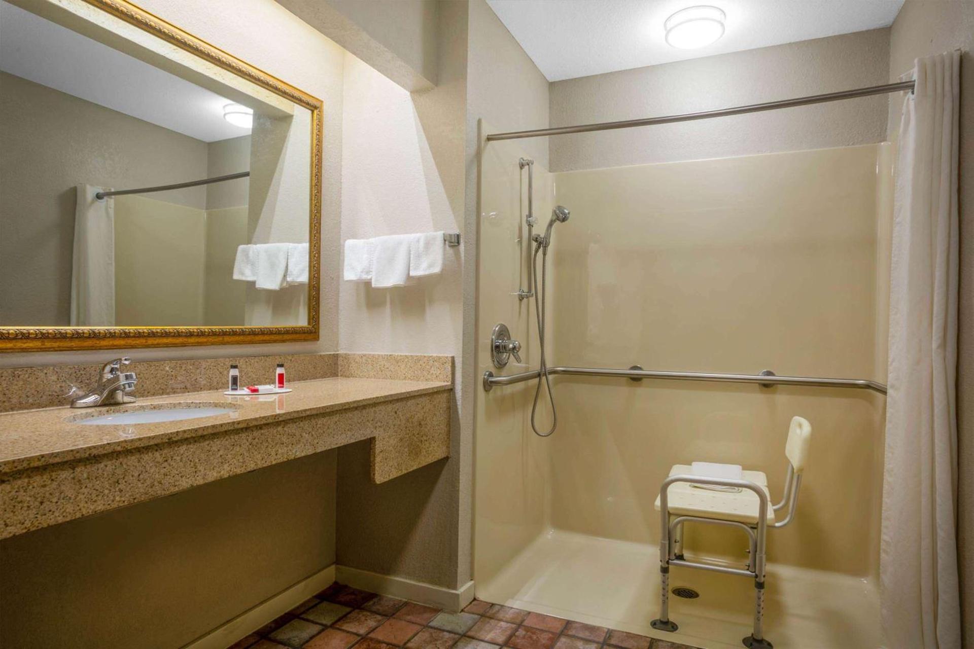 Days Inn by Wyndham Lonoke photo 20