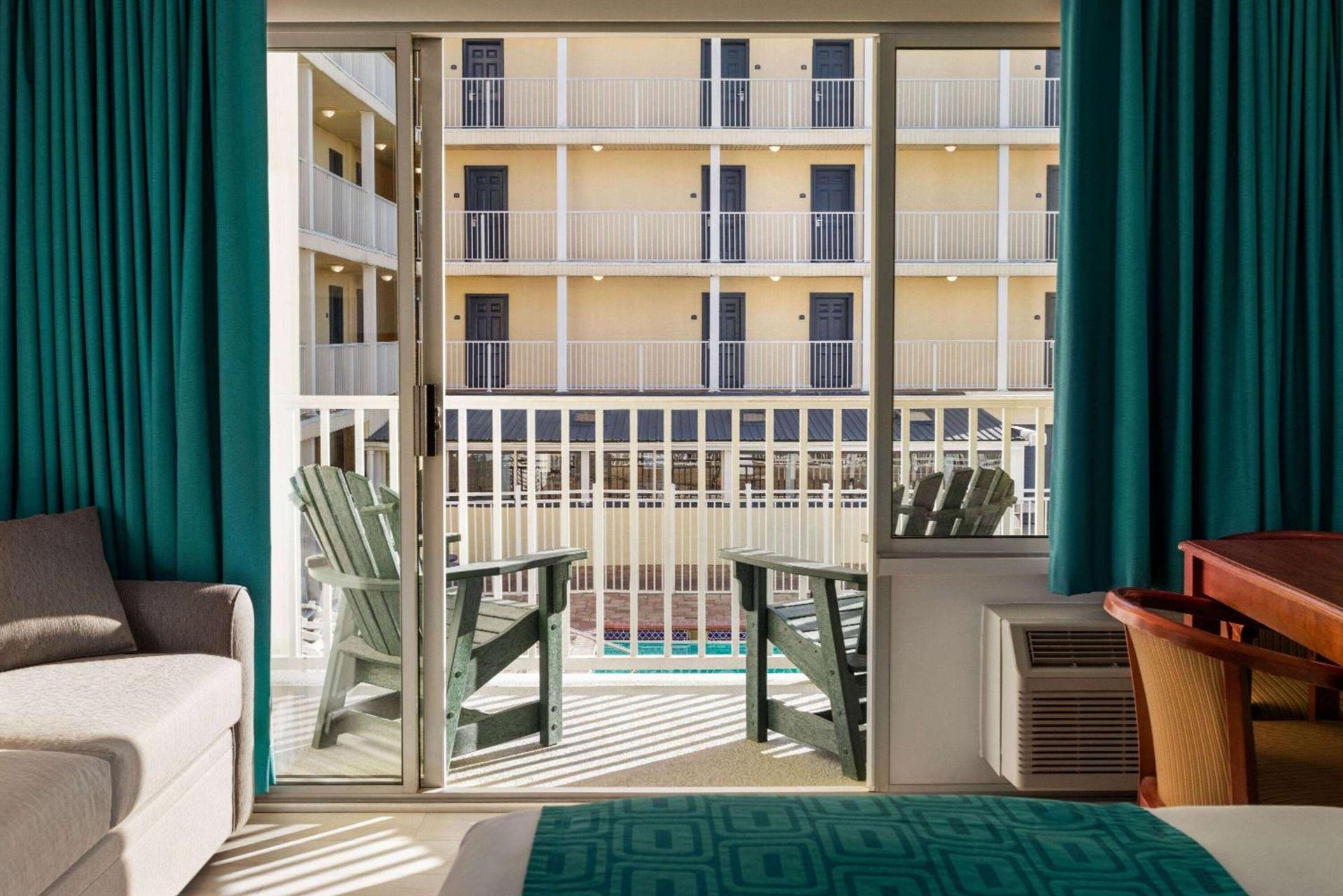 Howard Johnson by Wyndham Ocean City Oceanfront photo 15