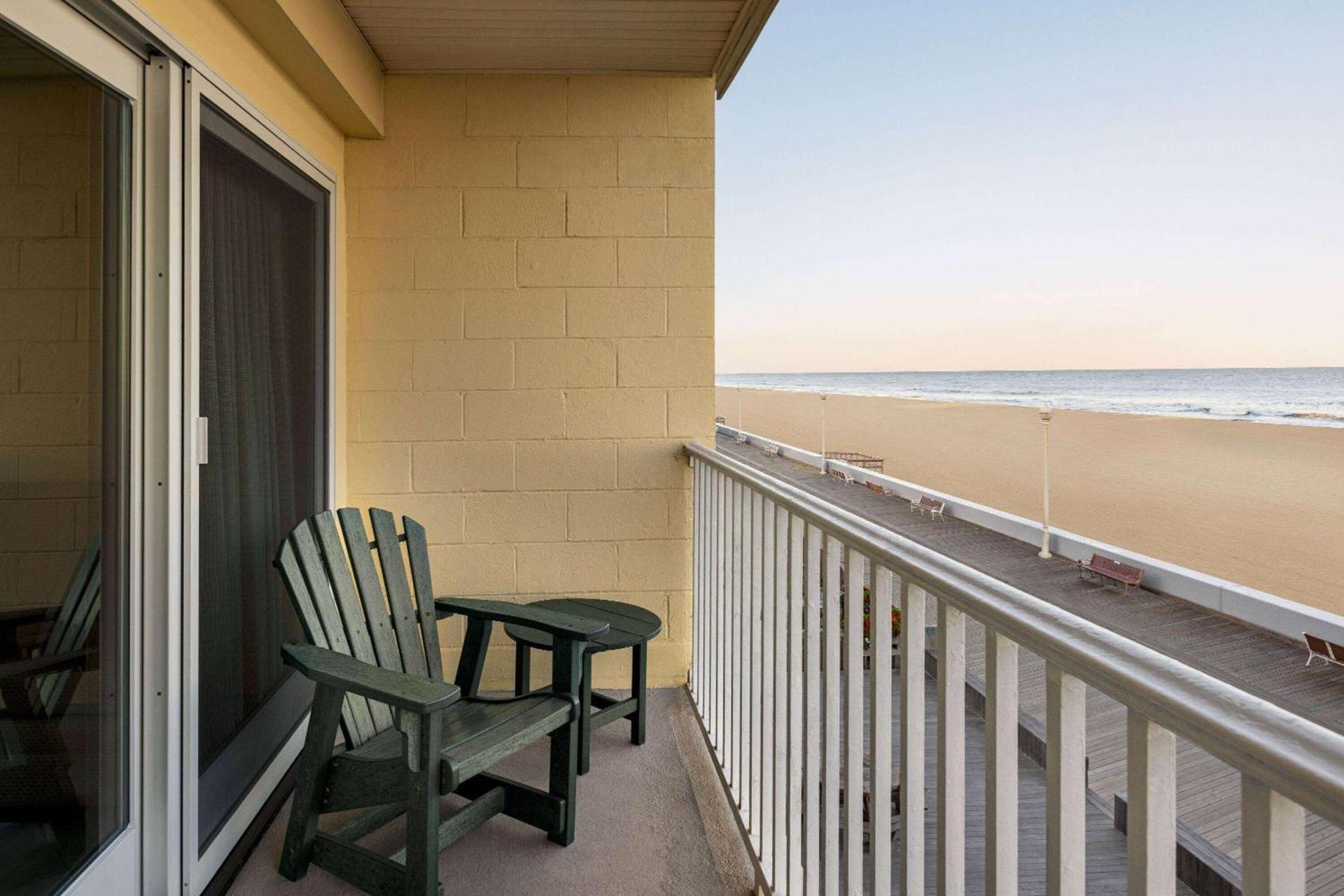 Howard Johnson by Wyndham Ocean City Oceanfront photo 17