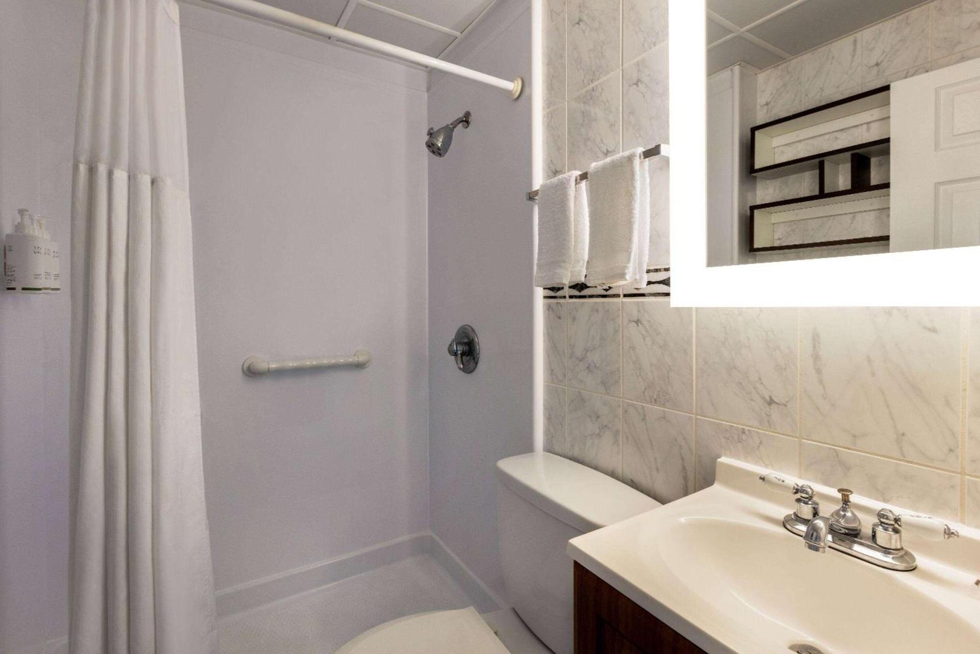 Howard Johnson by Wyndham Ocean City Oceanfront photo 44