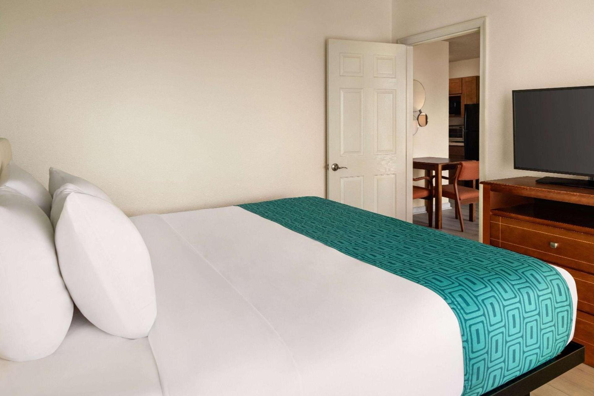Howard Johnson by Wyndham Ocean City Oceanfront photo 33