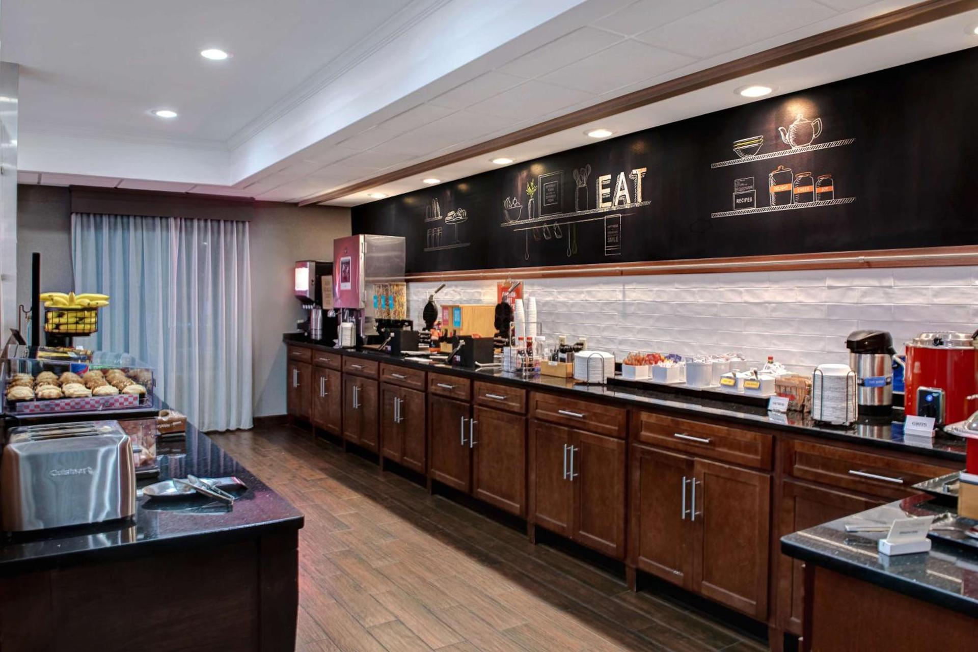 Hampton Inn Charlotte Monroe photo 17