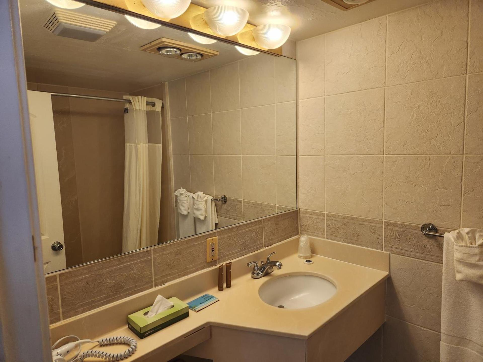 Hyannis Travel Inn photo 20