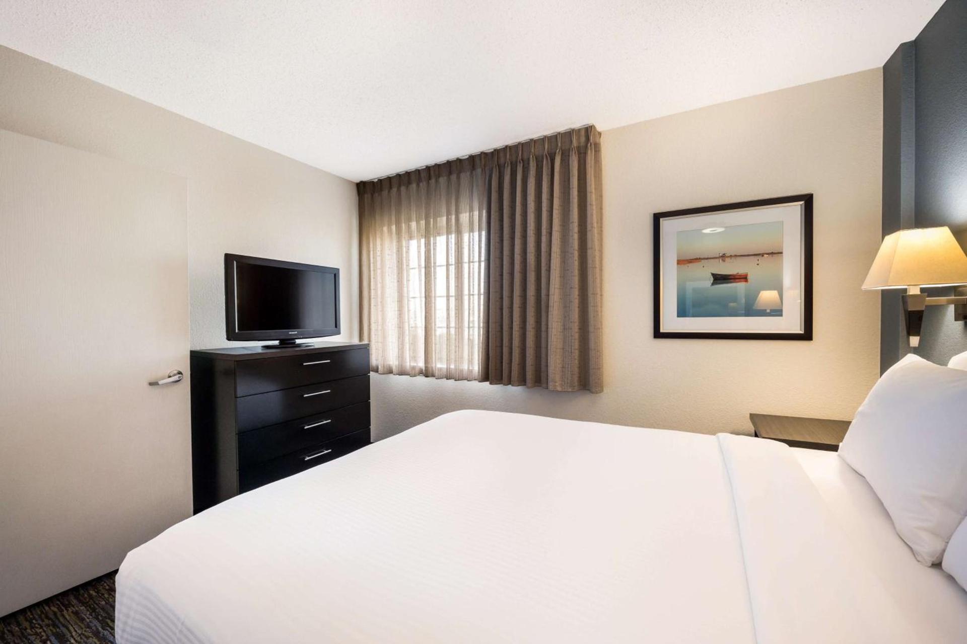 Sonesta Simply Suites Baltimore BWI Airport photo 24