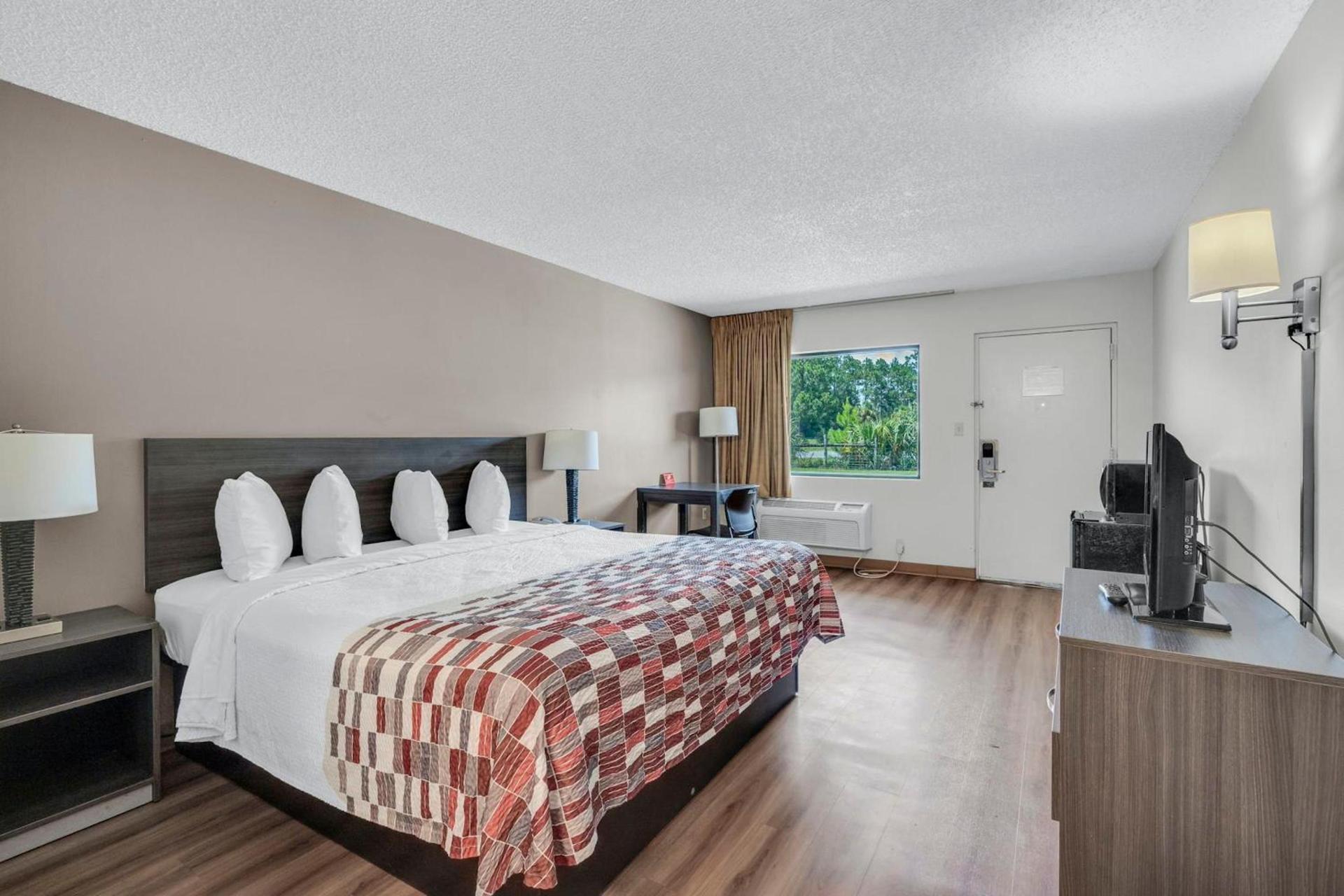 Red Roof Inn MacClenny photo 10