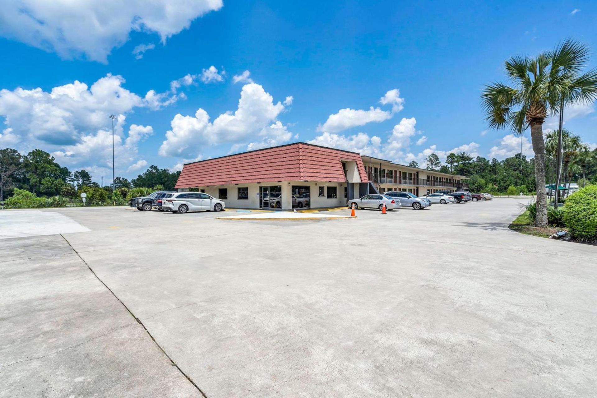 Red Roof Inn MacClenny photo 24
