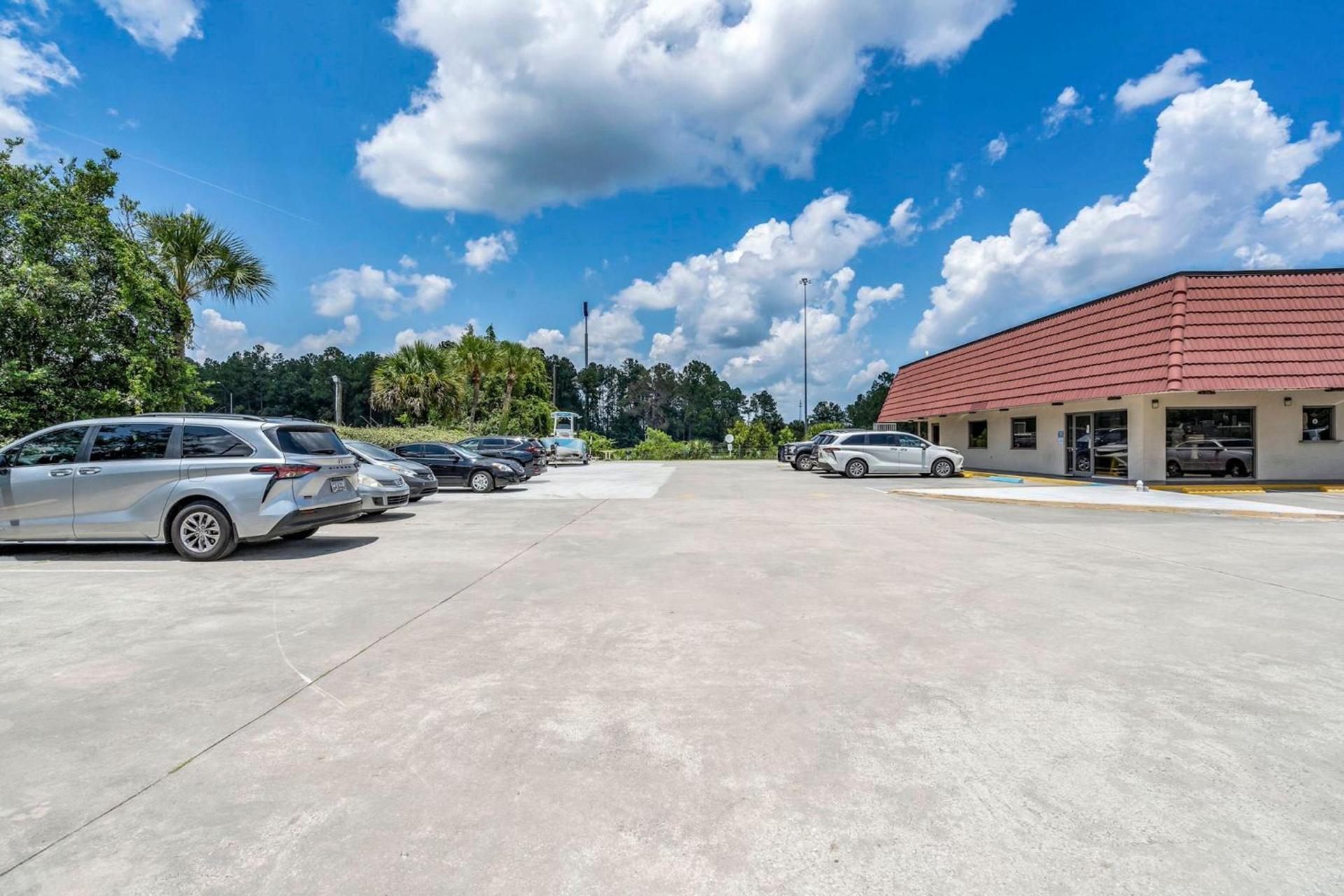 Red Roof Inn MacClenny photo 25