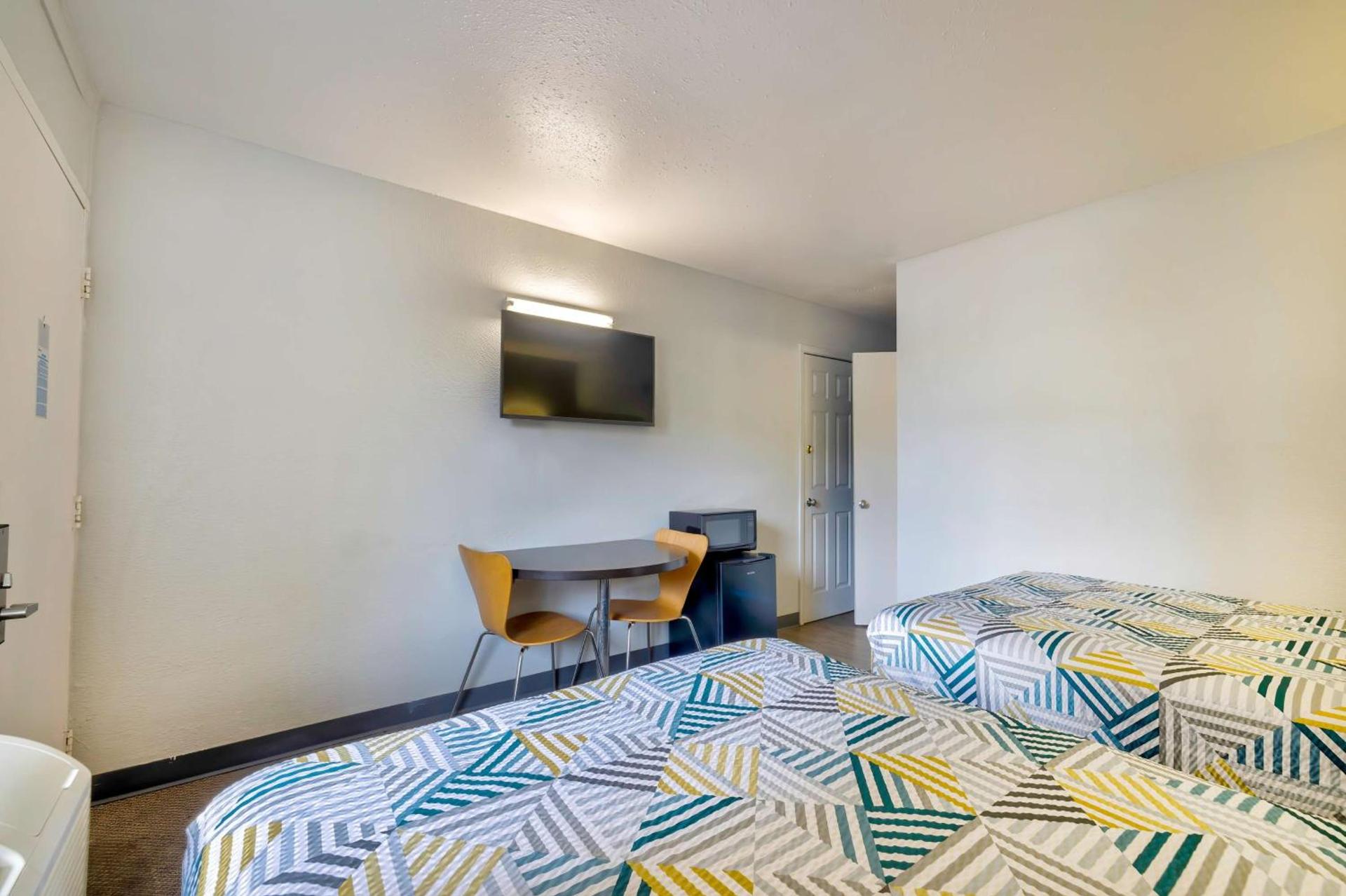 Motel 6-Oshkosh, WI photo 9