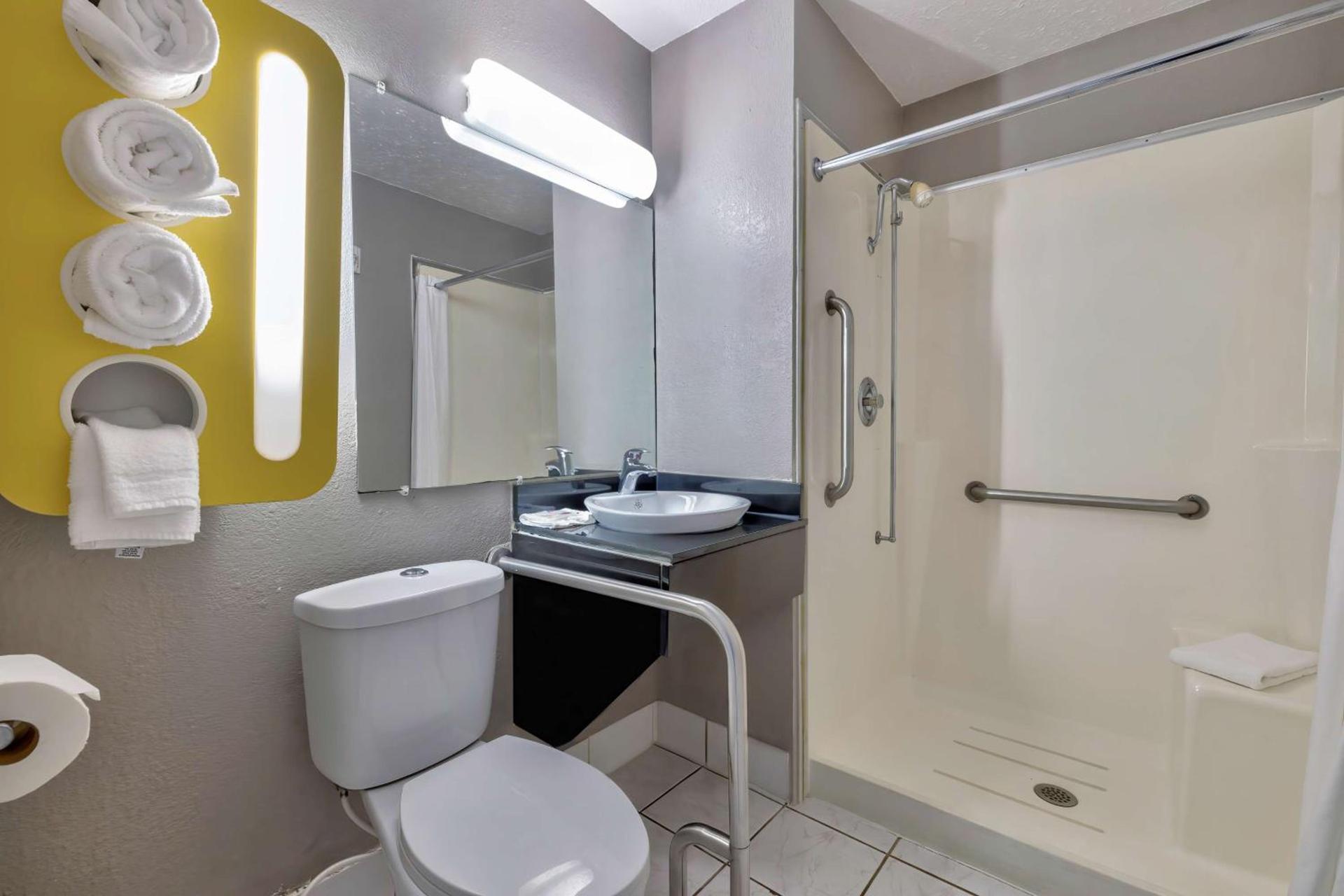 Motel 6-Oshkosh, WI photo 14