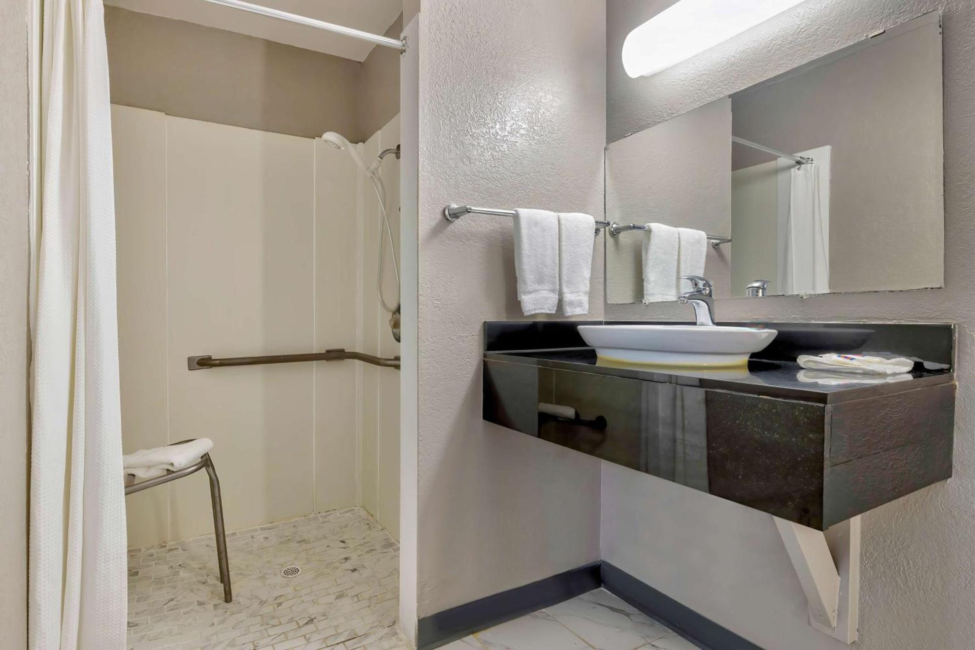 Motel 6-Oshkosh, WI photo 15