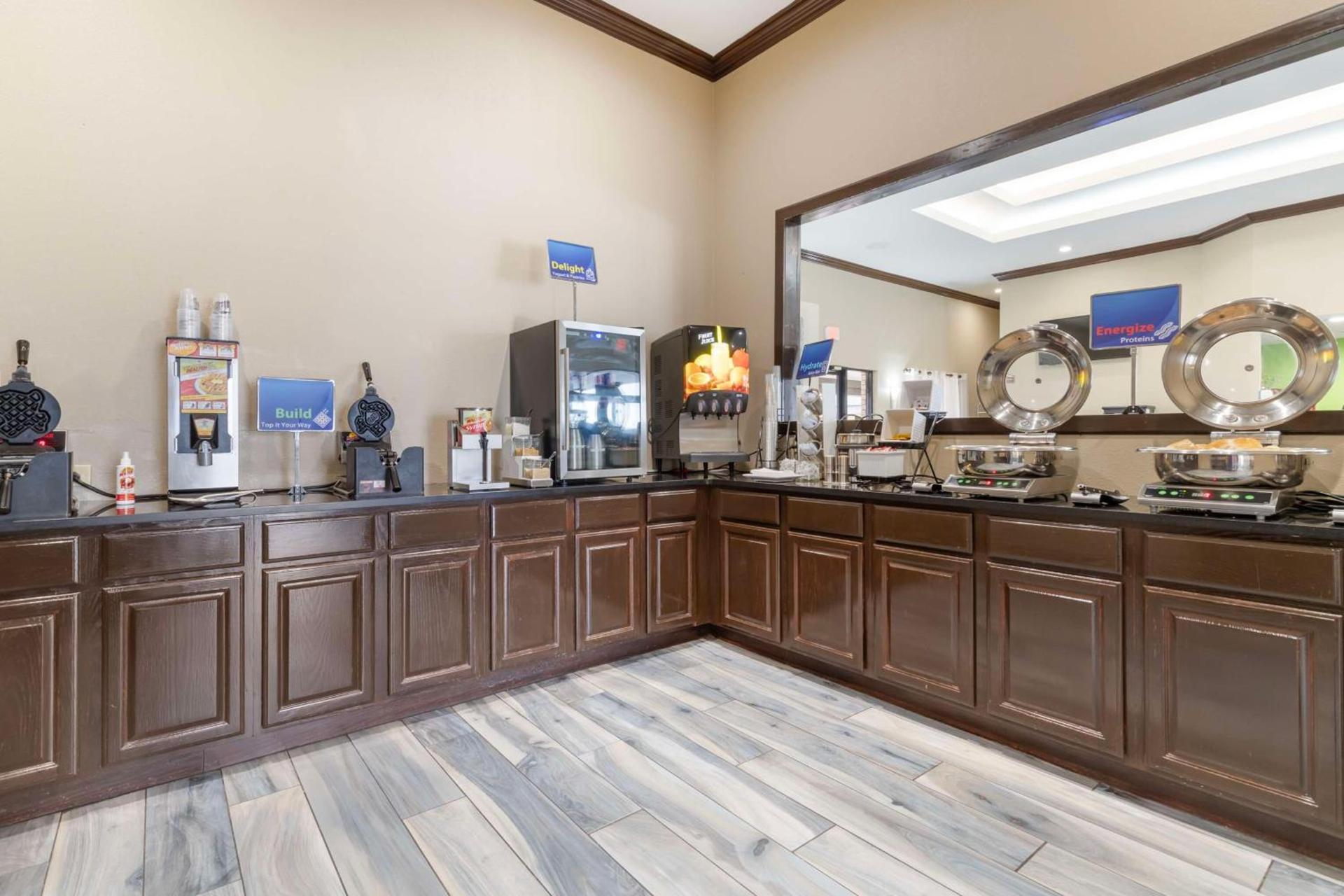 Best Western near Lackland AFB SeaWorld photo 4