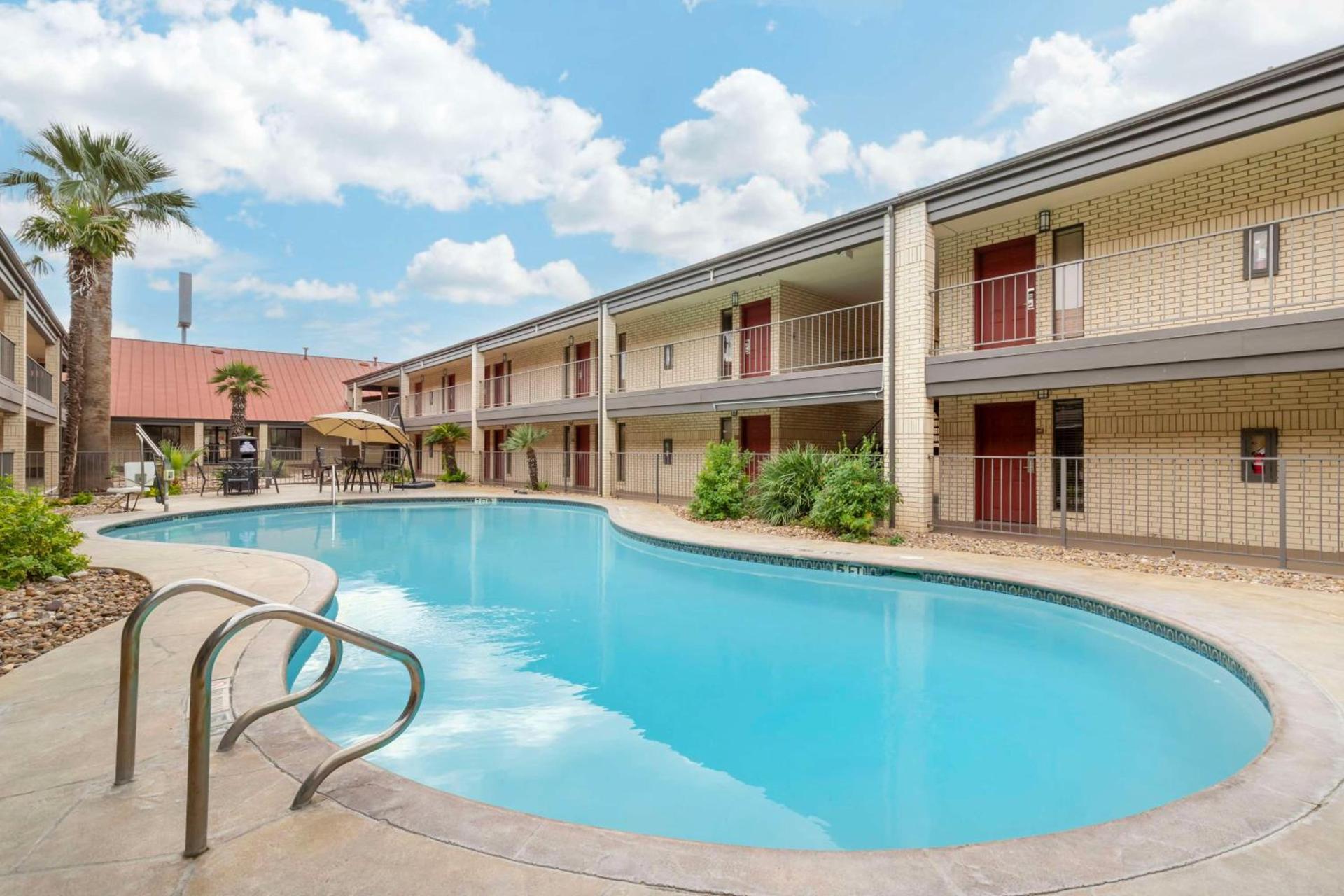 Best Western near Lackland AFB SeaWorld photo 31