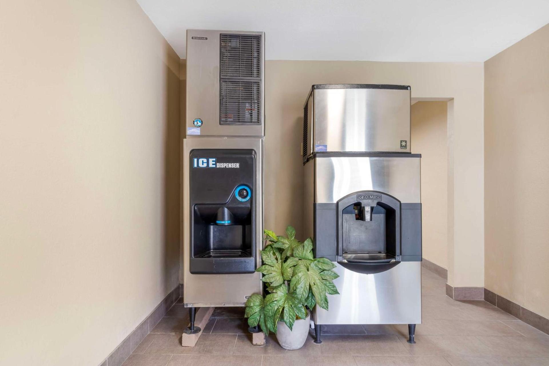 Best Western near Lackland AFB SeaWorld photo 29