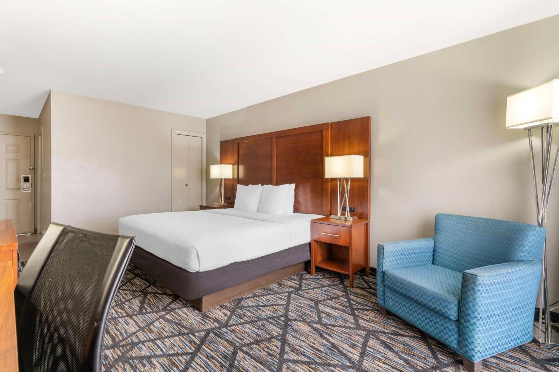 Best Western near Lackland AFB SeaWorld photo 16