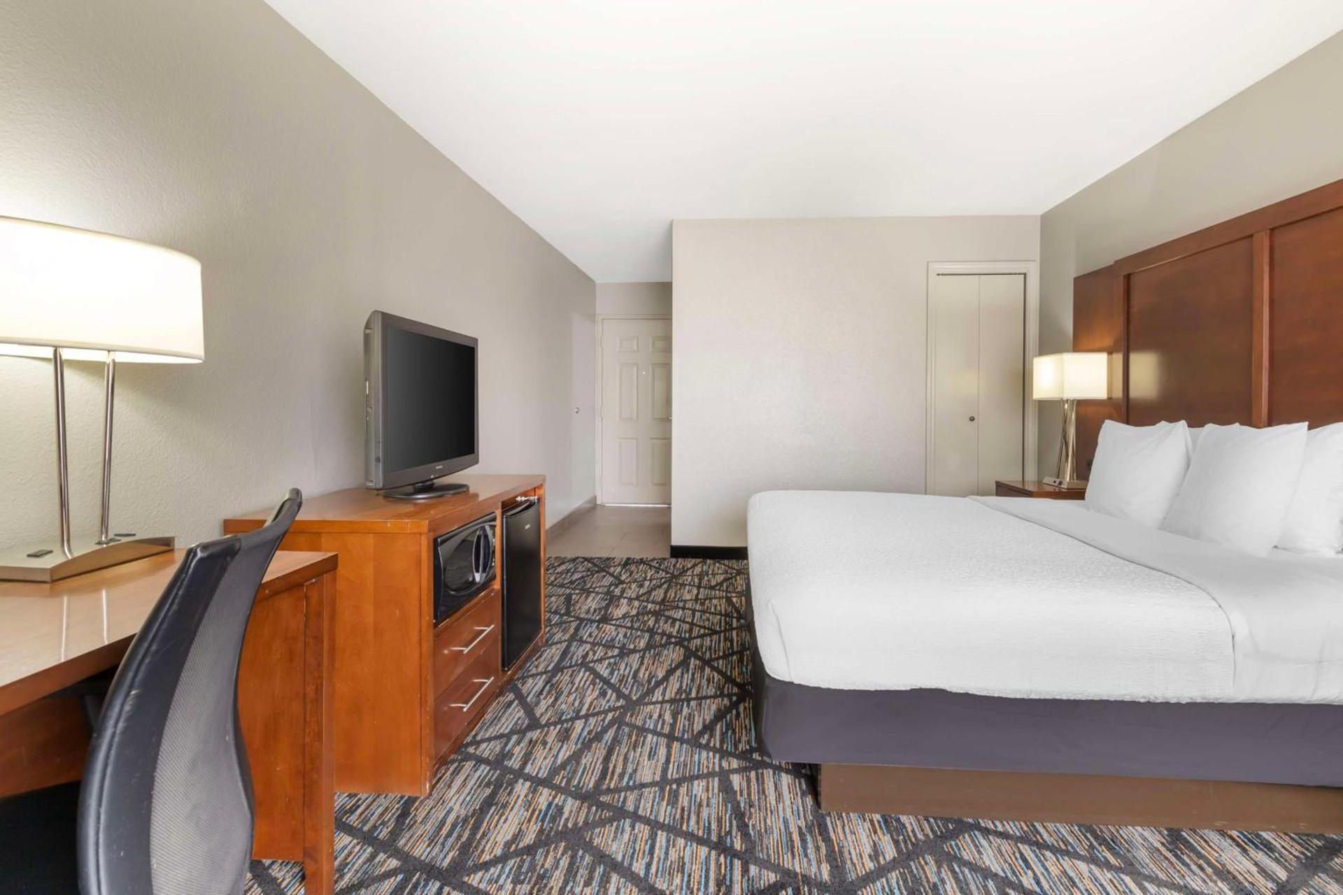 Best Western near Lackland AFB SeaWorld photo 17