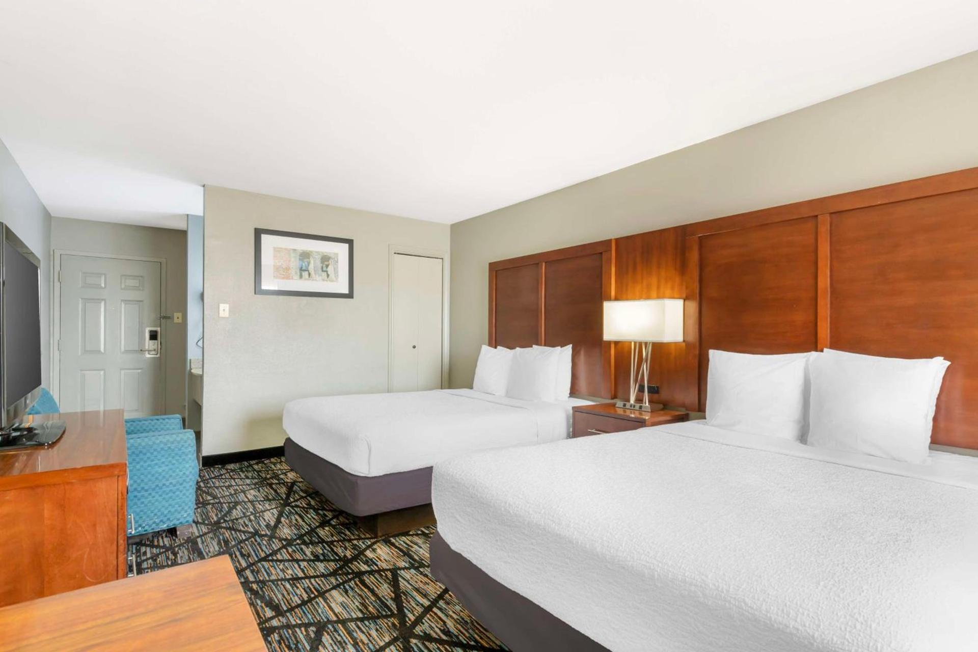 Best Western near Lackland AFB SeaWorld photo 11
